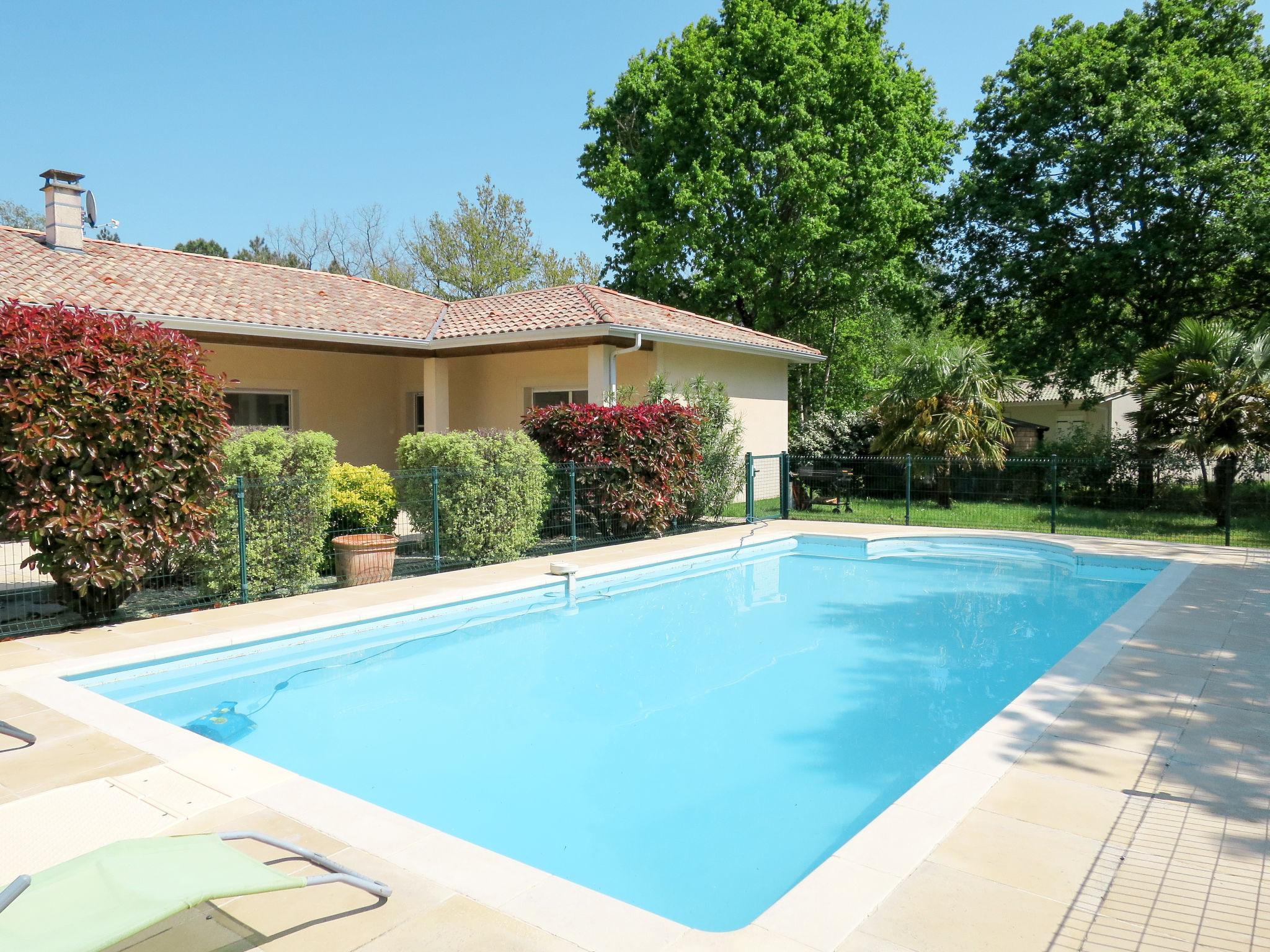 Photo 16 - Maison de 3 chambres à Grayan-et-l'Hôpital avec piscine privée et vues à la mer