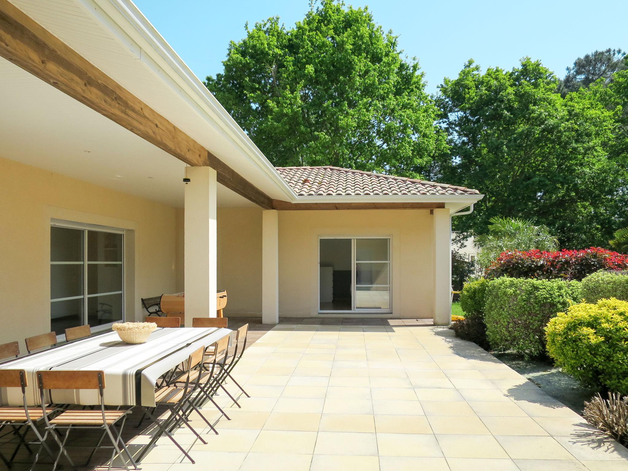 Foto 15 - Casa con 3 camere da letto a Grayan-et-l'Hôpital con piscina privata e vista mare