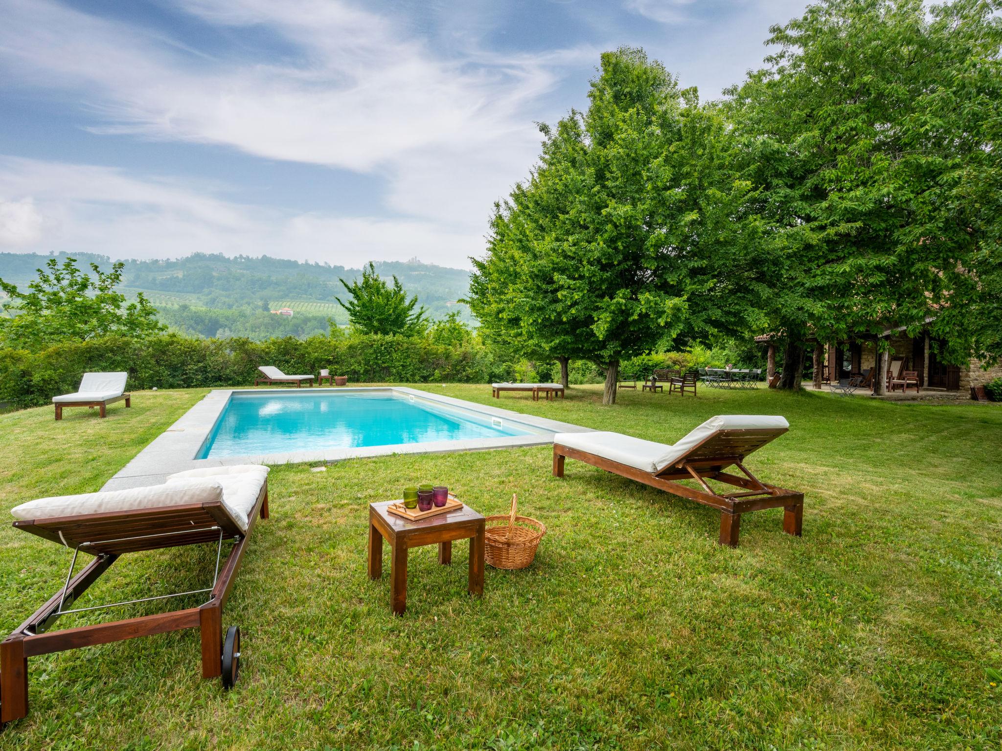 Foto 23 - Casa de 5 quartos em Roccaverano com piscina privada e jardim