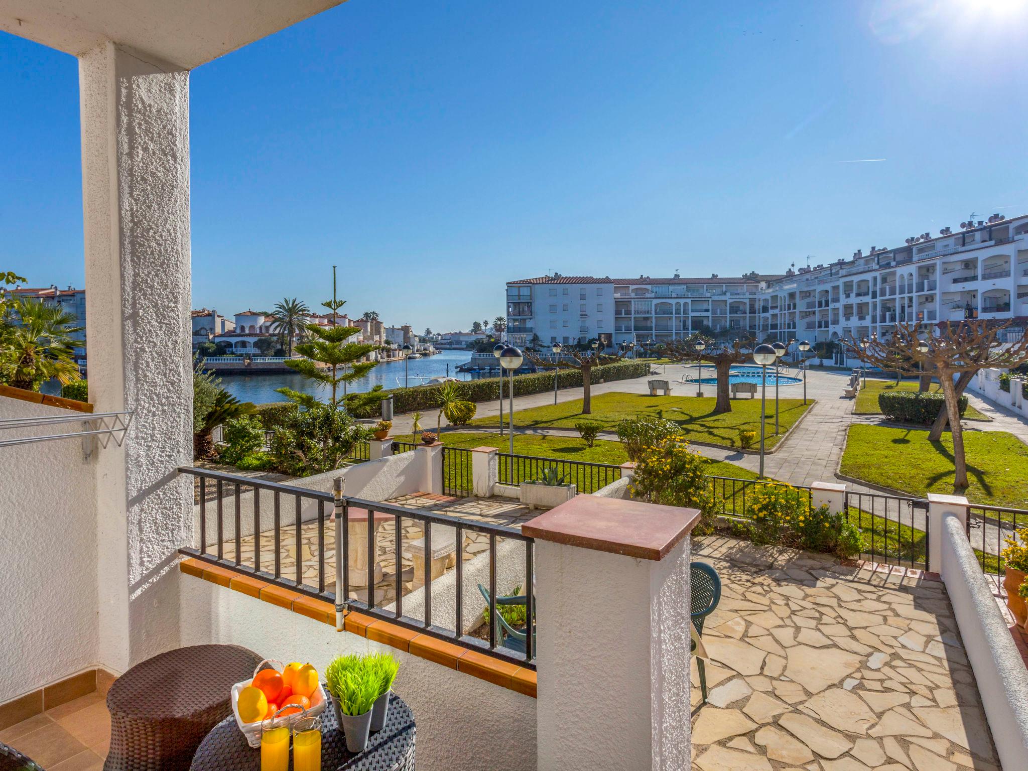 Foto 1 - Apartamento de 1 habitación en Castelló d'Empúries con piscina y vistas al mar