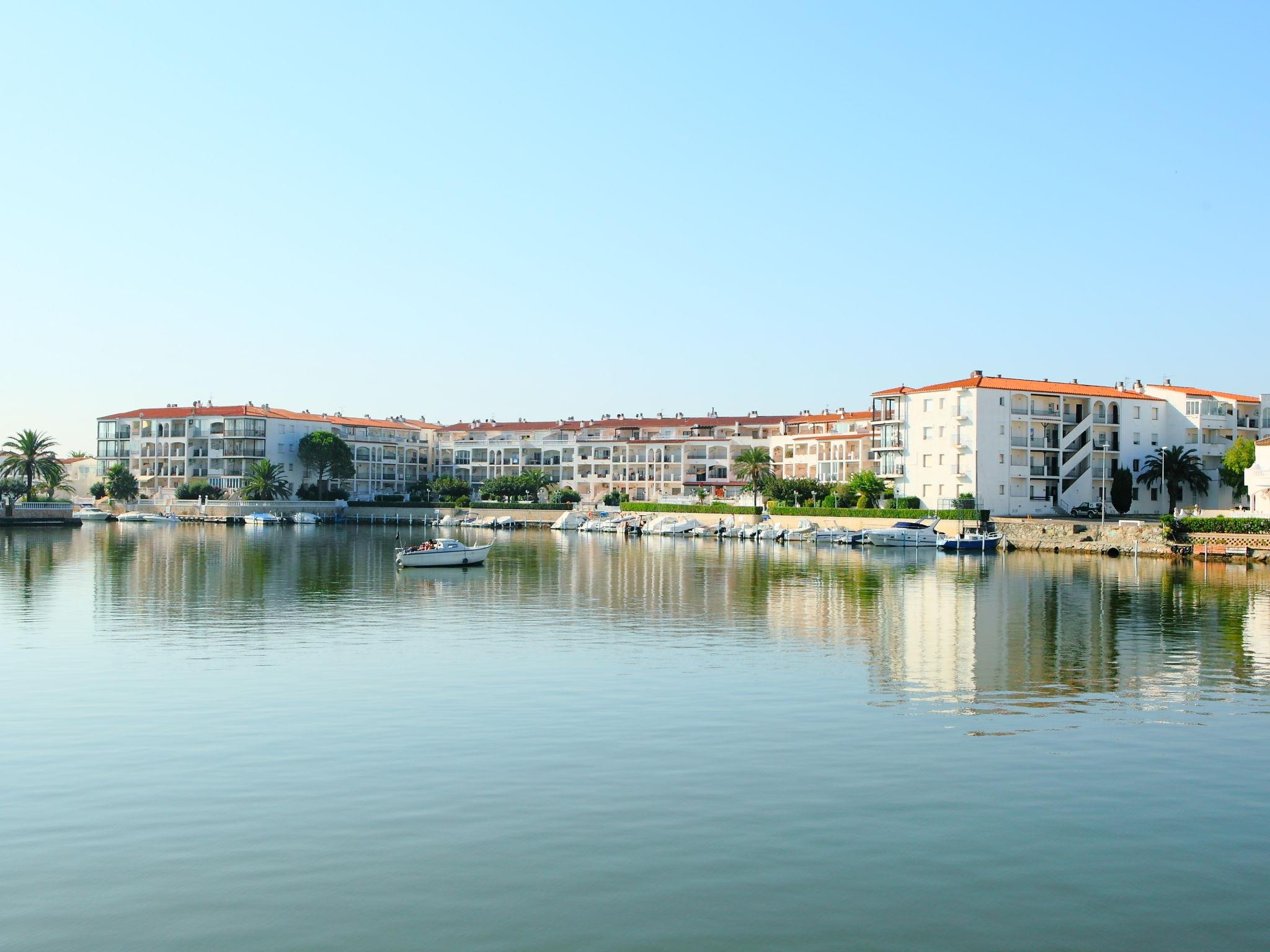 Foto 33 - Appartamento con 1 camera da letto a Castelló d'Empúries con piscina e vista mare