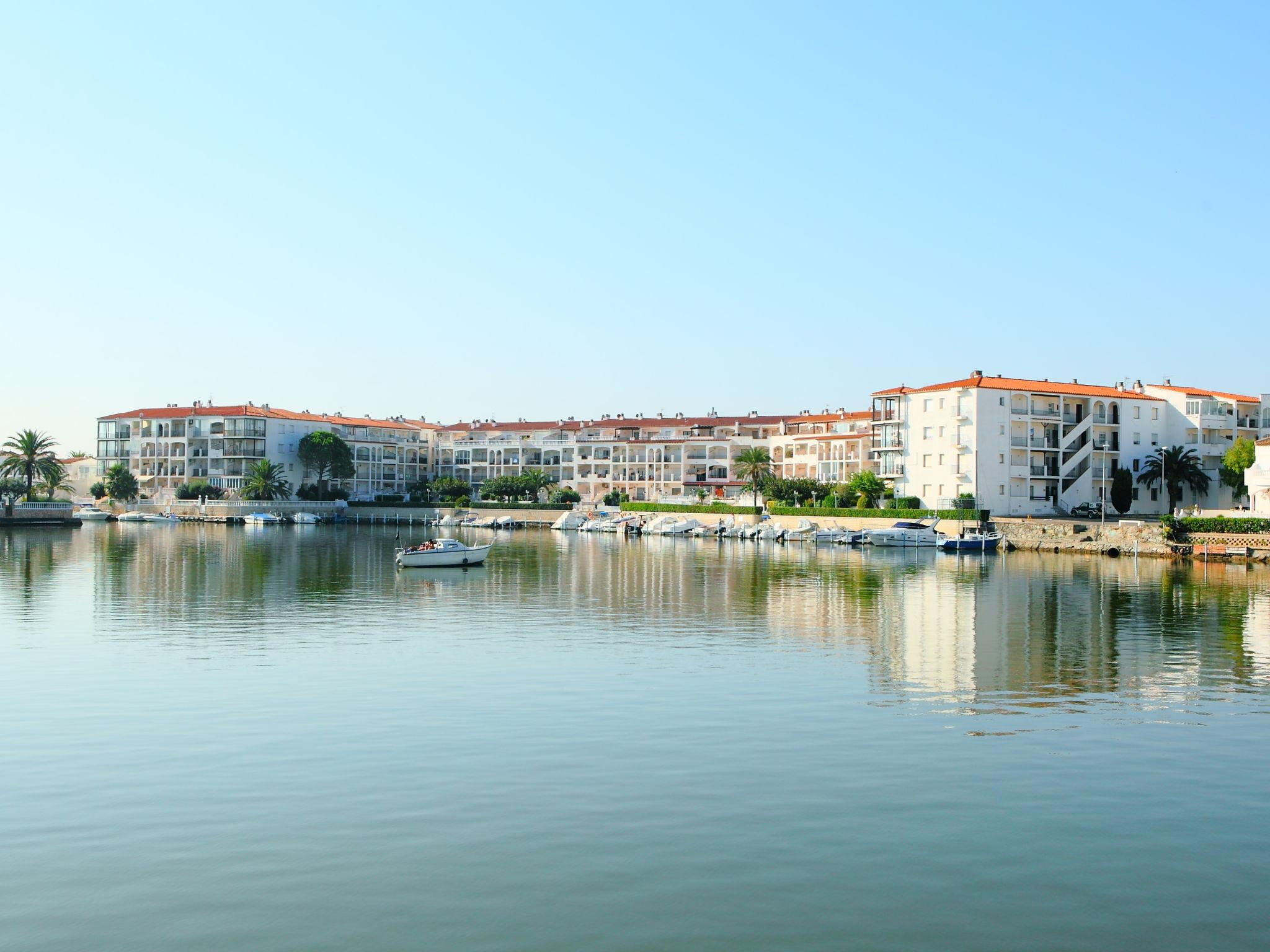 Photo 33 - 1 bedroom Apartment in Castelló d'Empúries with swimming pool and sea view