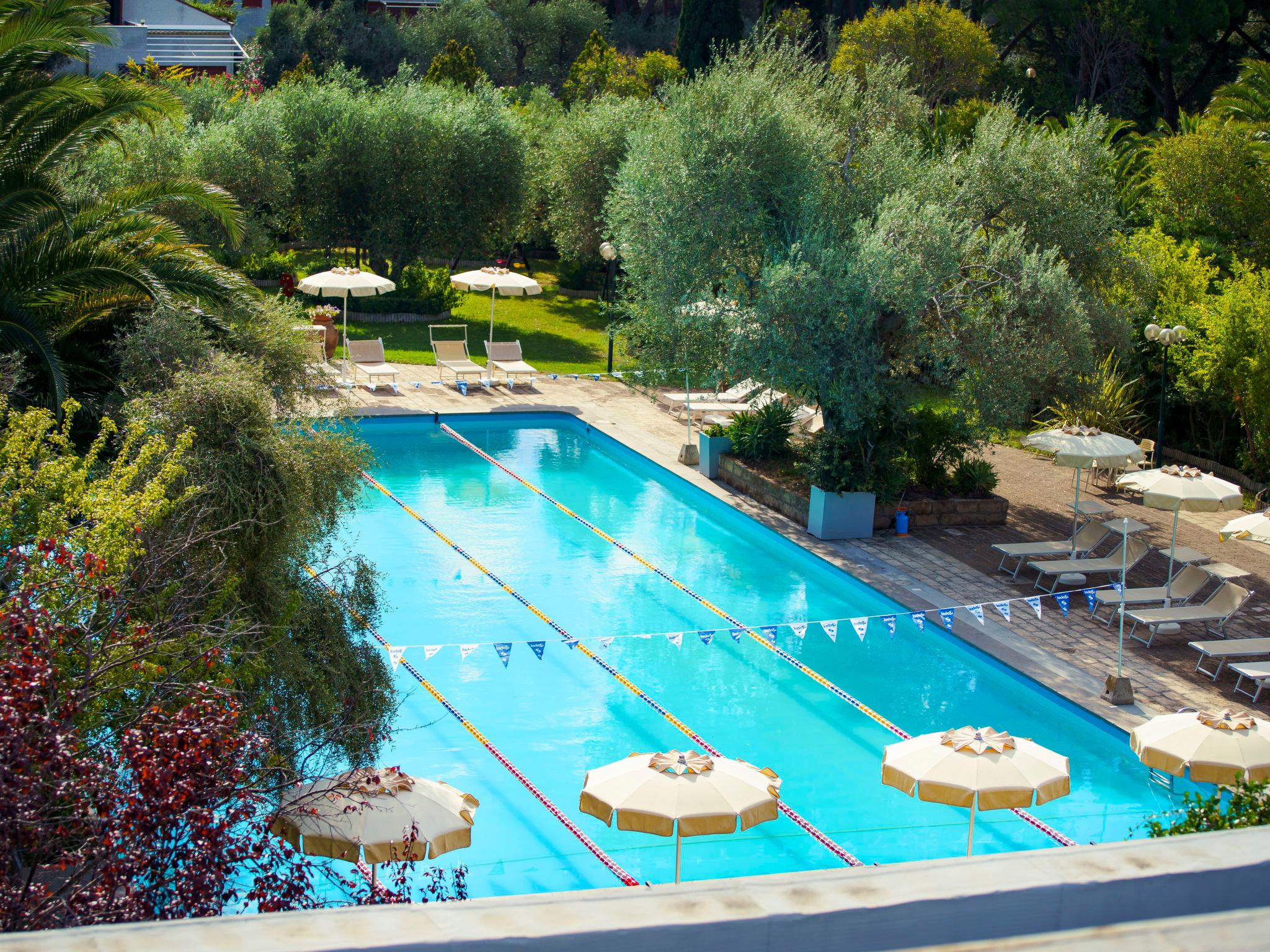 Foto 2 - Apartamento de 2 quartos em Castiglione della Pescaia com piscina e jardim