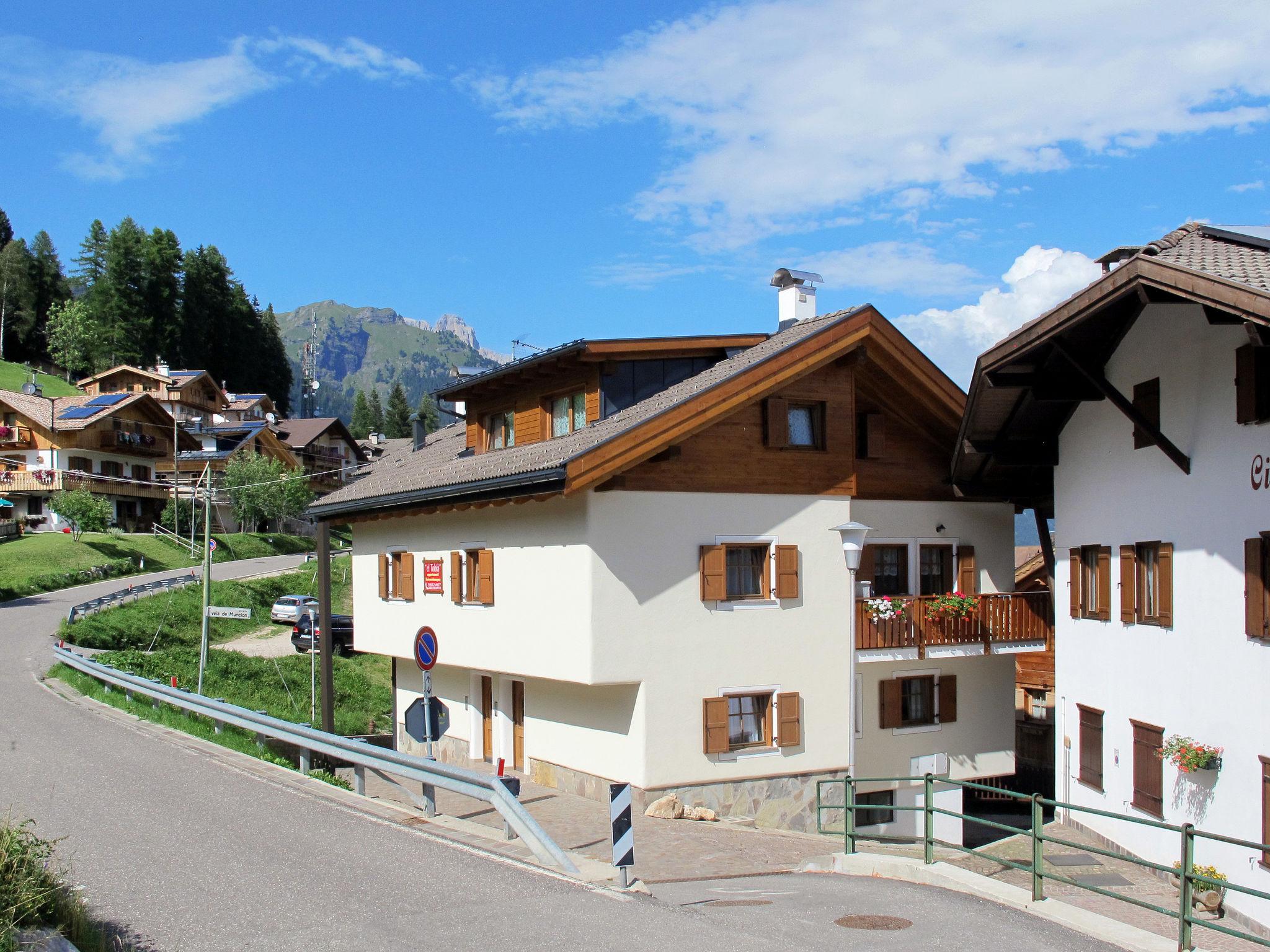 Foto 1 - Apartamento de 2 quartos em San Giovanni di Fassa-Sèn Jan com vista para a montanha