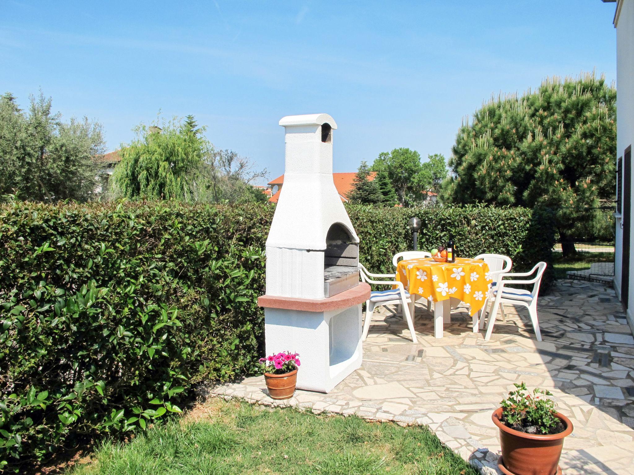 Photo 9 - Appartement de 1 chambre à Pula avec jardin et terrasse