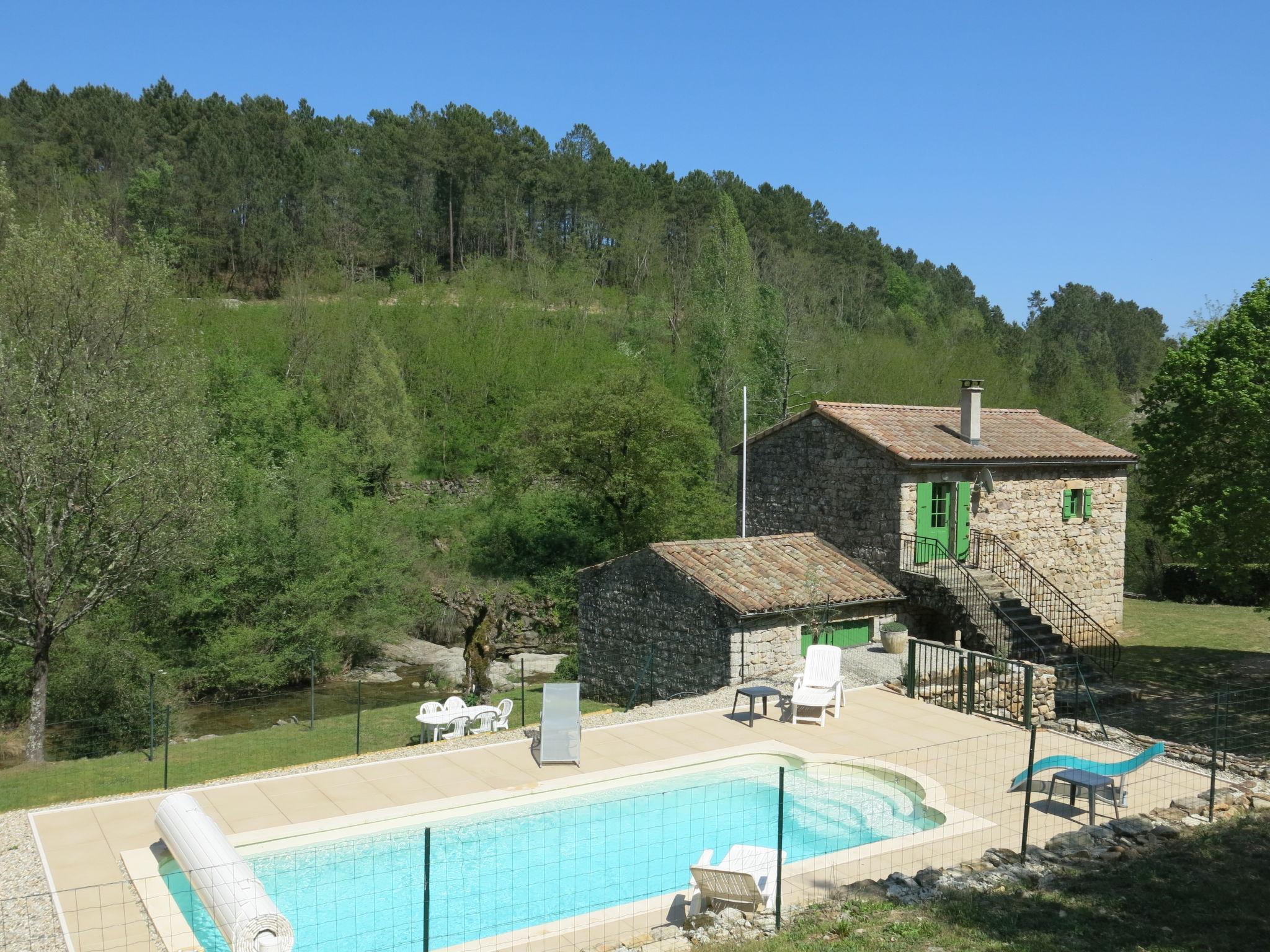 Foto 17 - Casa con 2 camere da letto a Saint-Genest-de-Beauzon con piscina privata e giardino