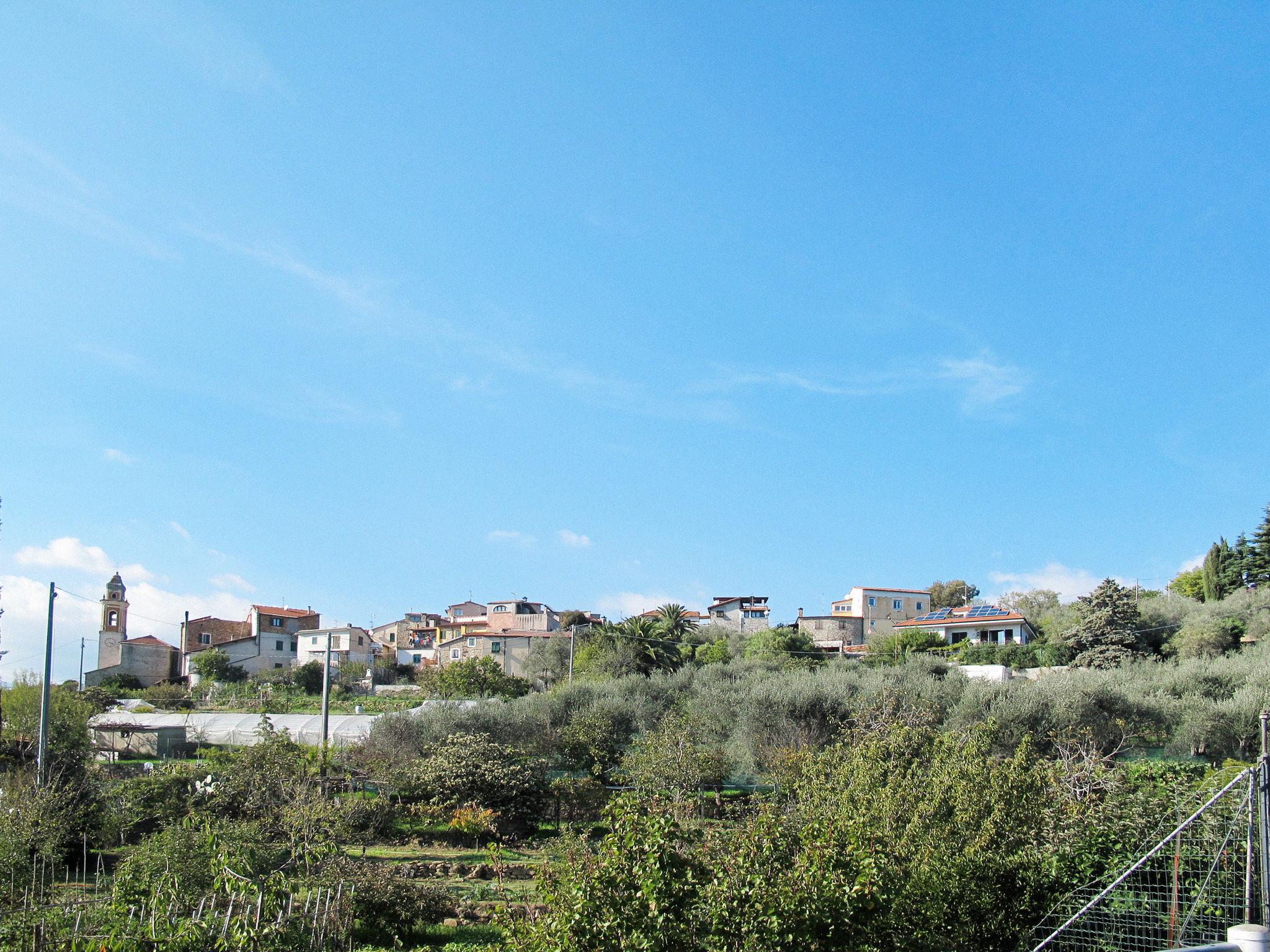 Photo 6 - Maison de 1 chambre à Imperia avec jardin et vues à la mer