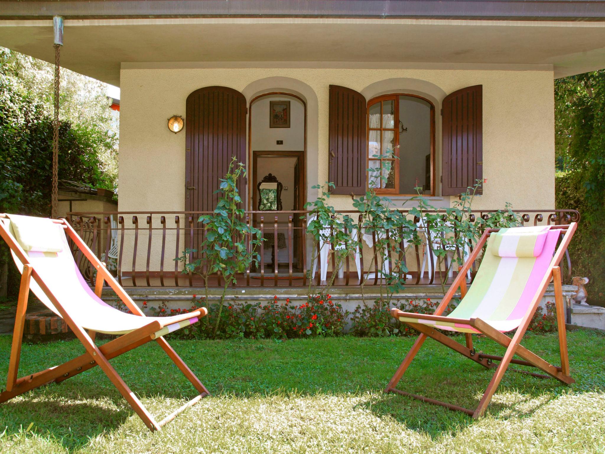 Photo 2 - Maison de 2 chambres à Forte dei Marmi avec jardin et terrasse