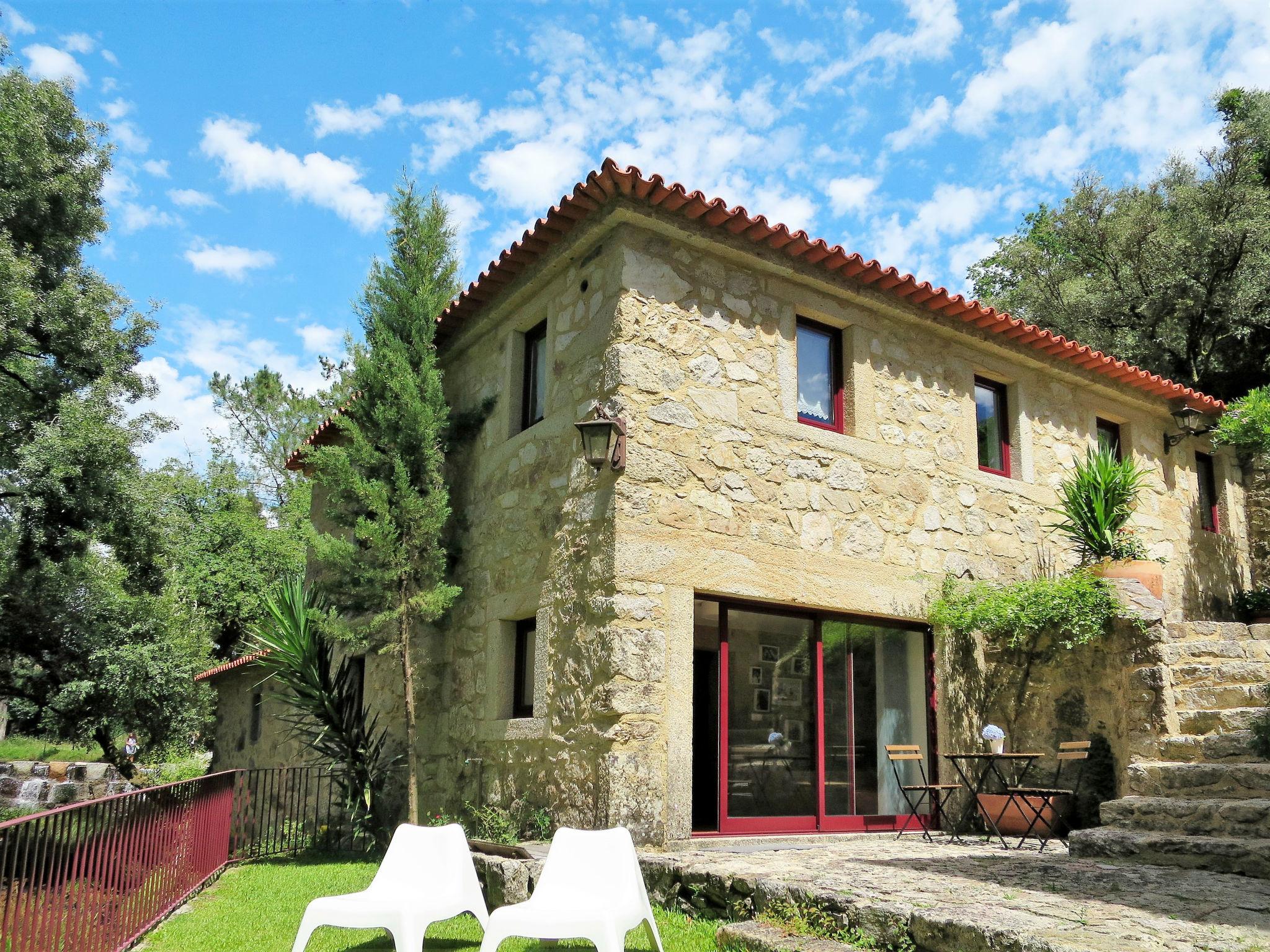 Photo 2 - Maison de 3 chambres à Ponte de Lima avec jardin et terrasse