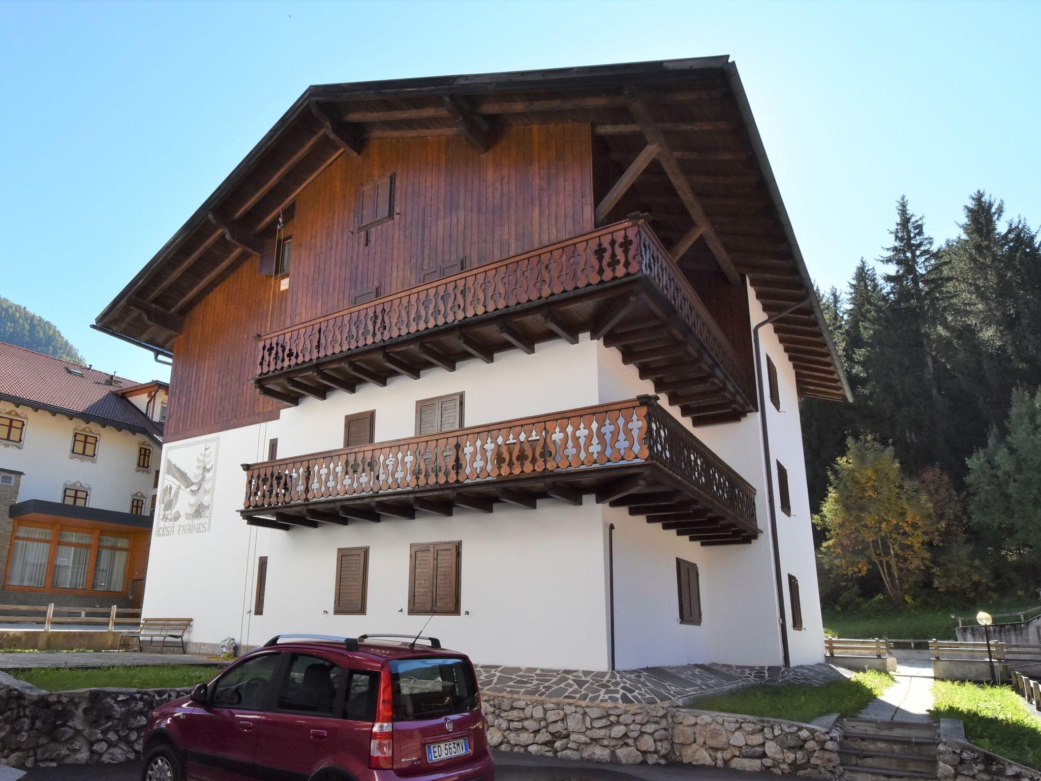 Foto 11 - Apartment mit 1 Schlafzimmer in Canazei mit blick auf die berge