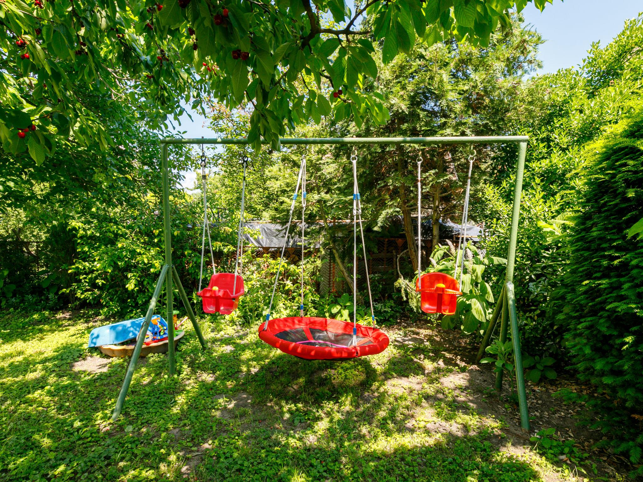 Foto 14 - Appartamento con 3 camere da letto a Balatonszemes con giardino e vista sulle montagne