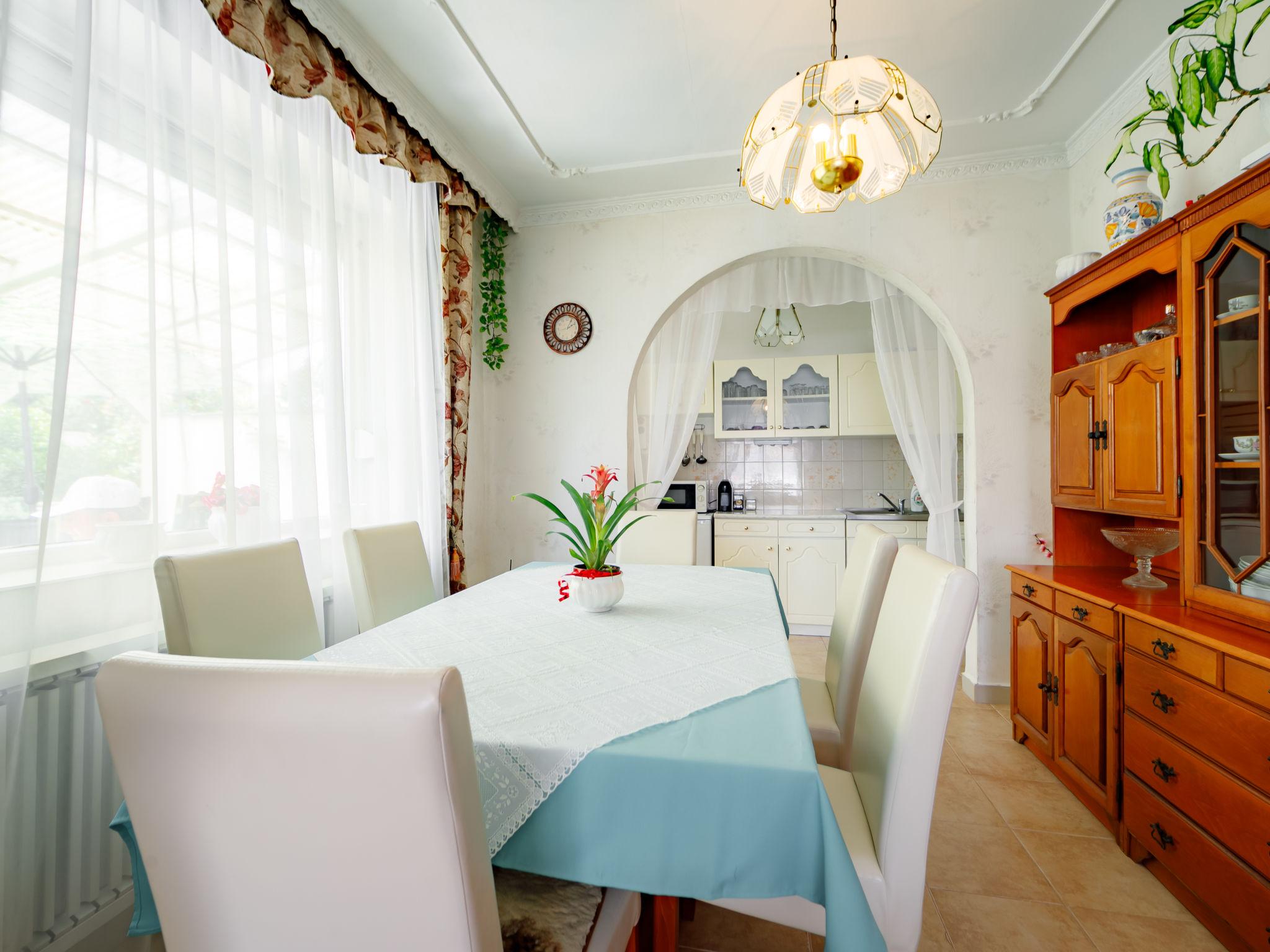 Photo 7 - 3 bedroom Apartment in Balatonszemes with garden and terrace