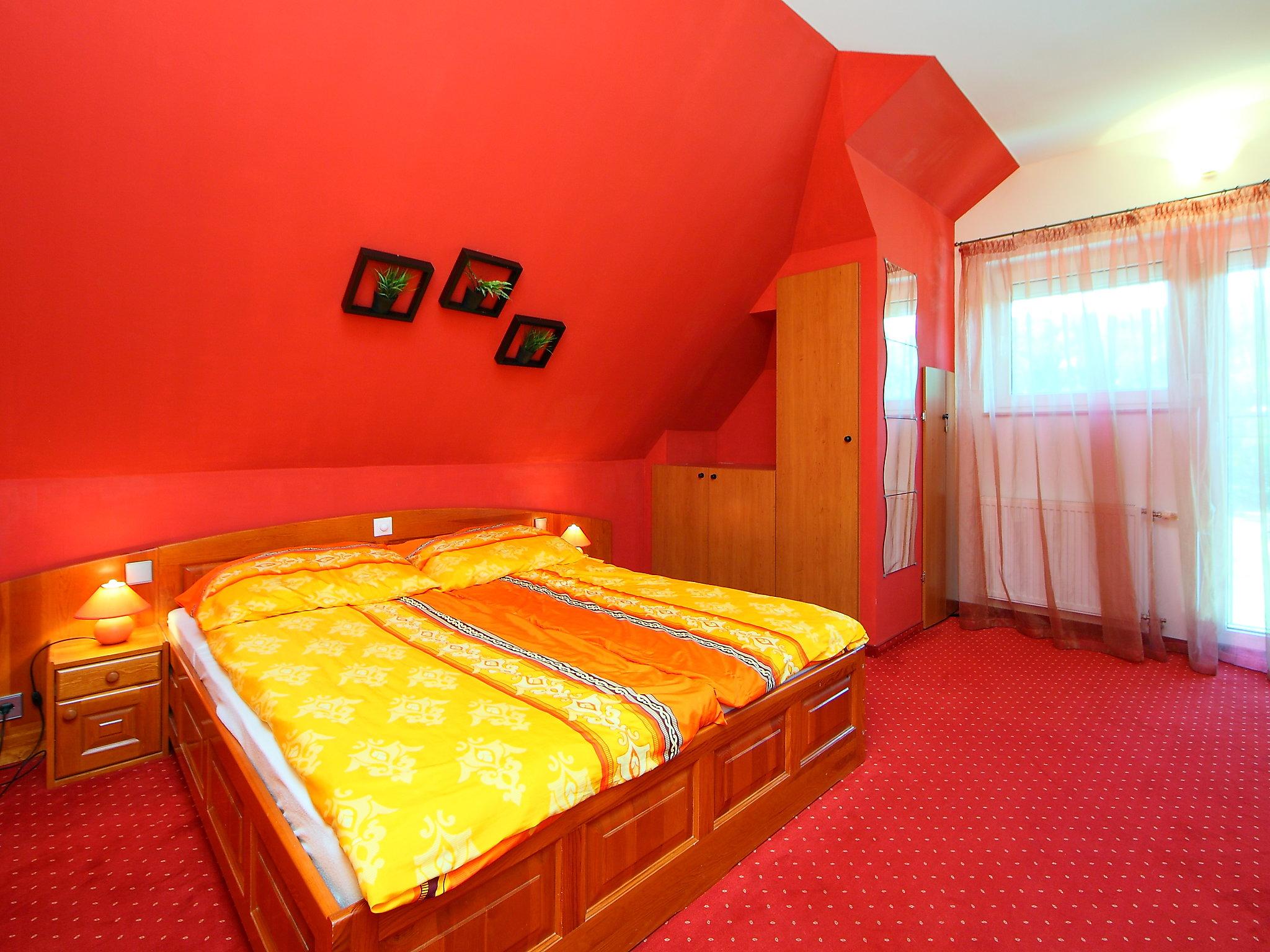 Photo 10 - 4 bedroom House in Siófok with private pool and garden