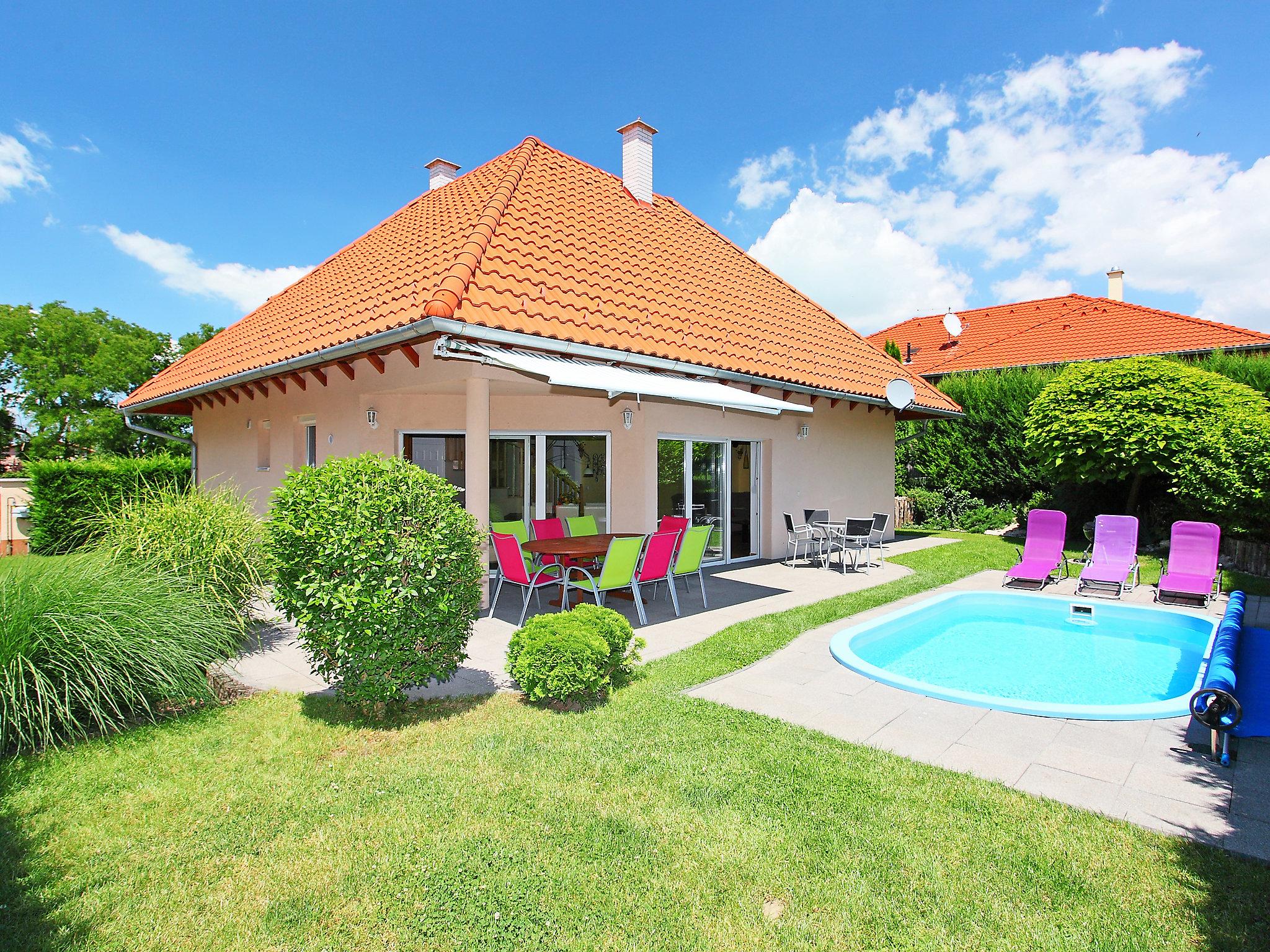 Photo 1 - Maison de 4 chambres à Siófok avec piscine privée et jardin