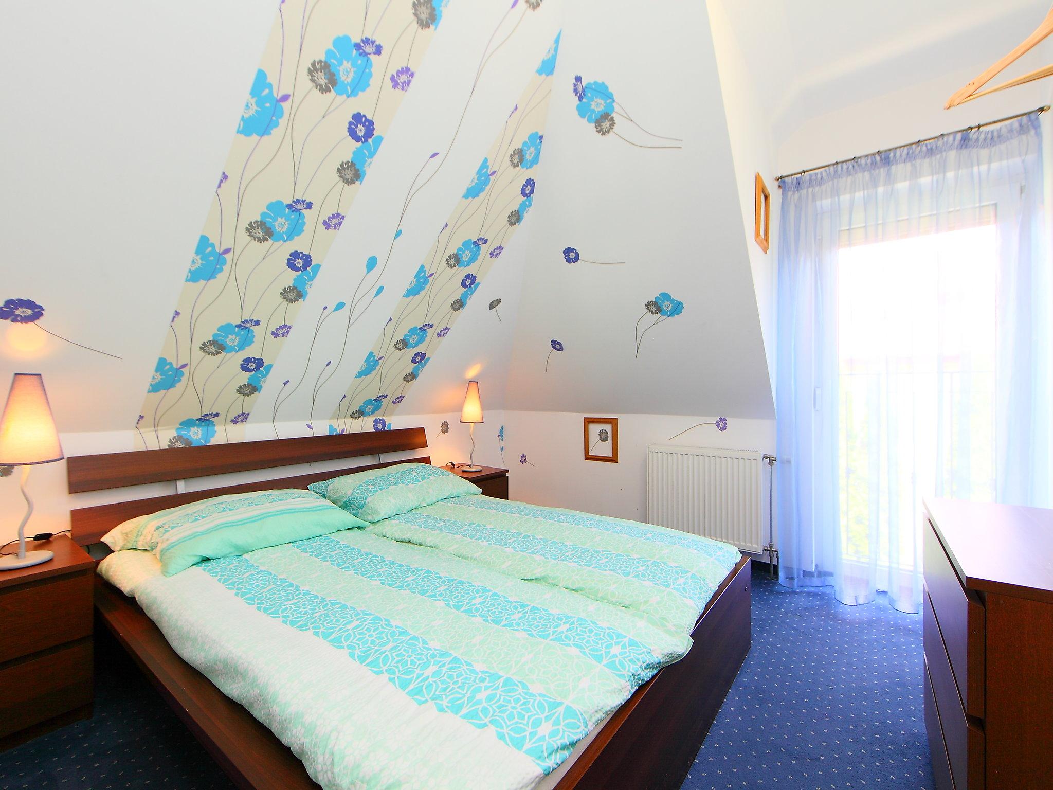 Foto 9 - Casa con 4 camere da letto a Siófok con piscina privata e vista sulle montagne
