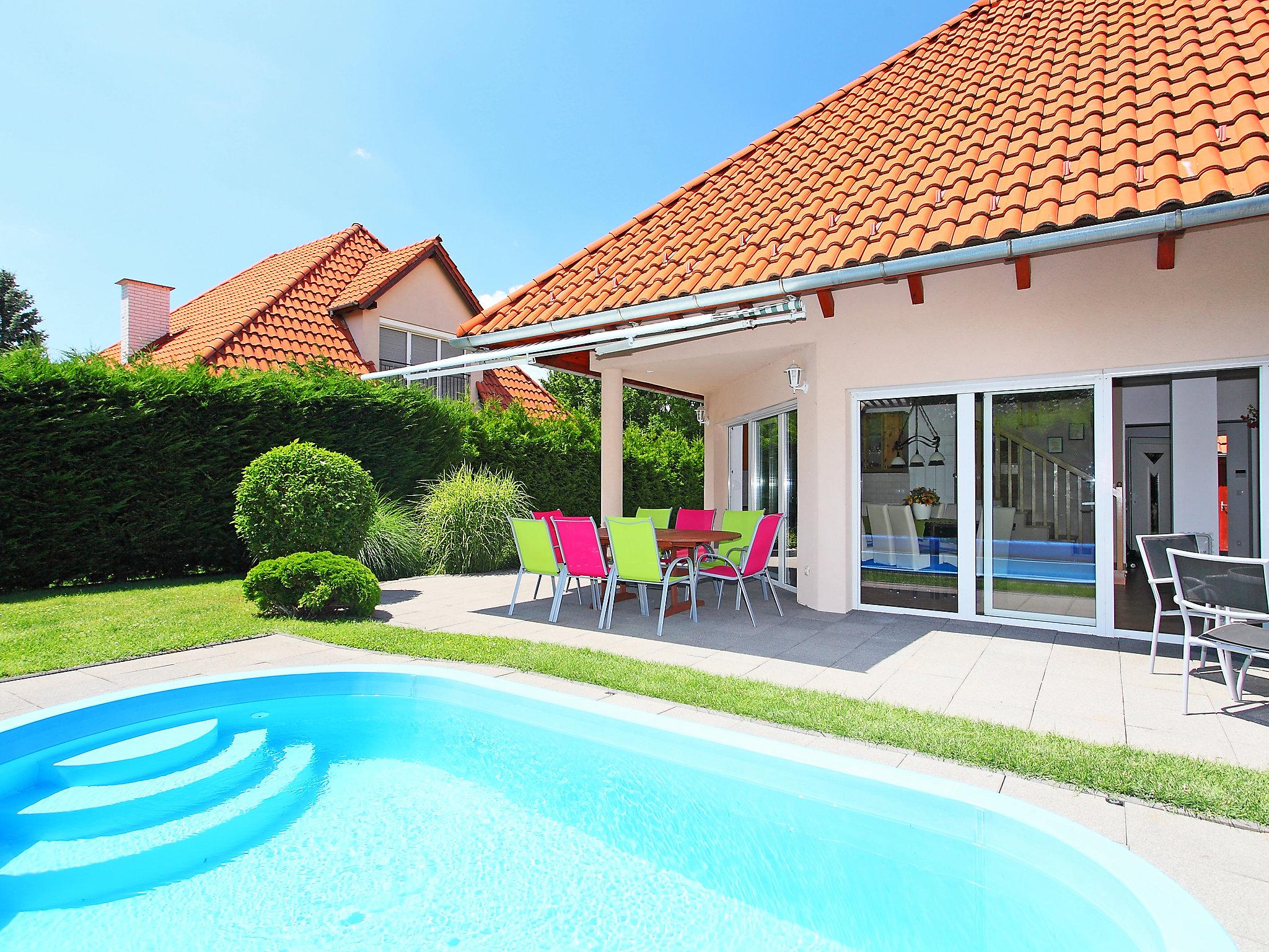 Photo 2 - Maison de 4 chambres à Siófok avec piscine privée et vues sur la montagne