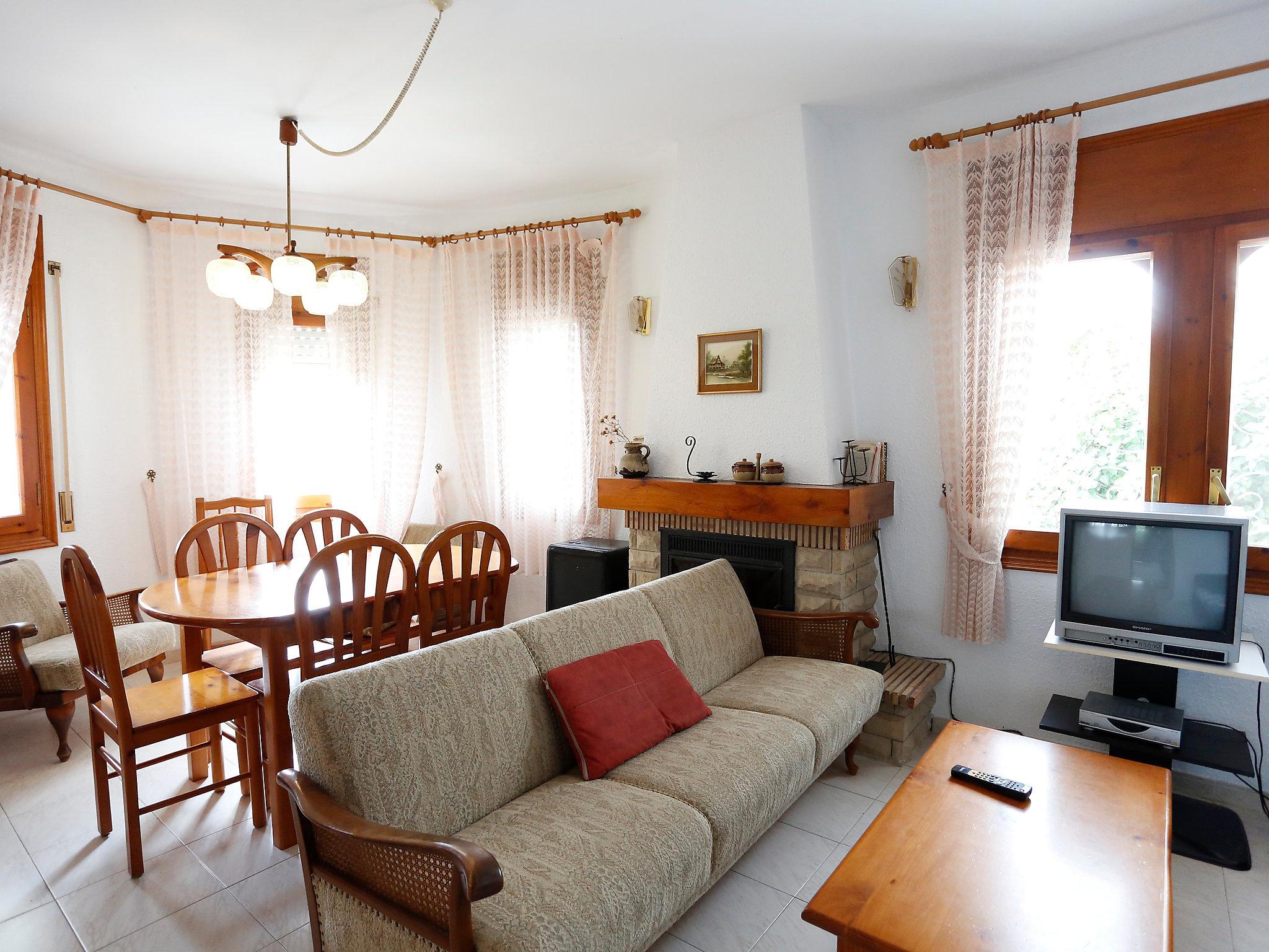 Photo 13 - 5 bedroom House in Mont-roig del Camp with private pool and garden