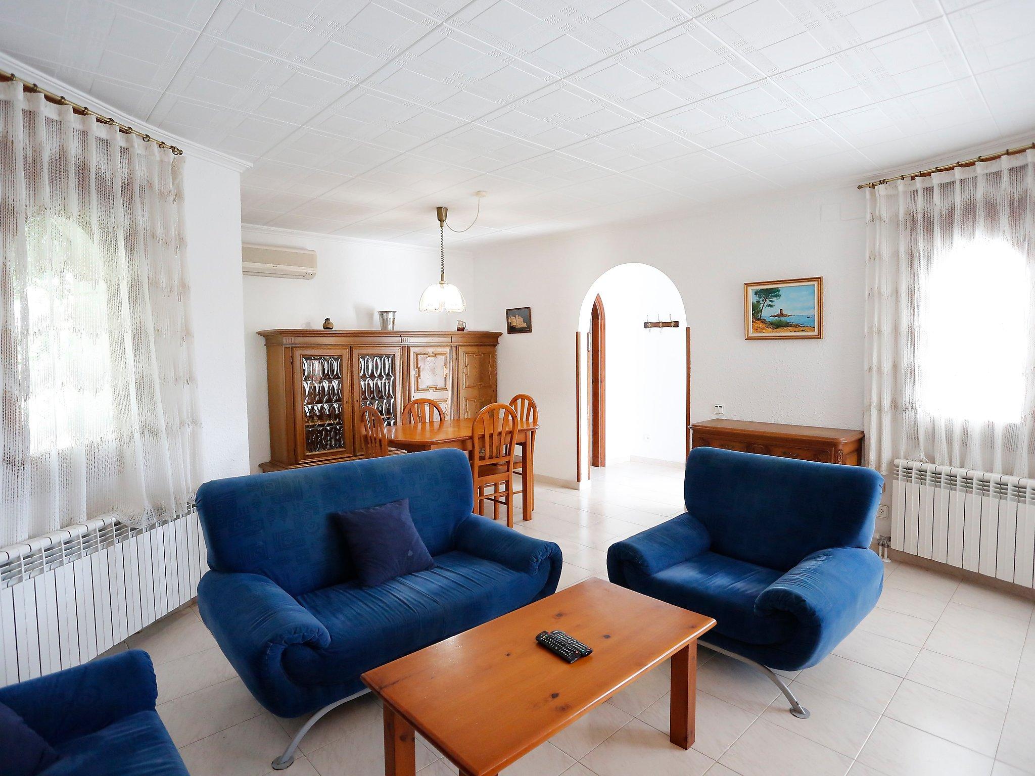 Foto 3 - Casa con 5 camere da letto a Mont-roig del Camp con piscina privata e vista mare