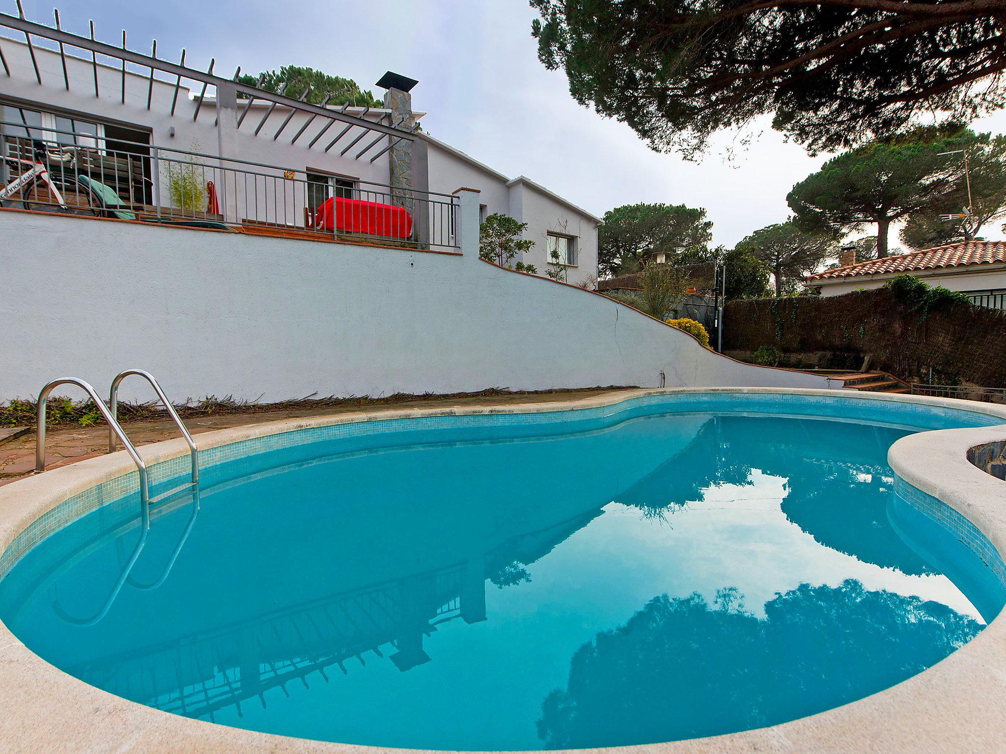 Foto 5 - Casa de 2 quartos em Argentona com piscina privada e jardim