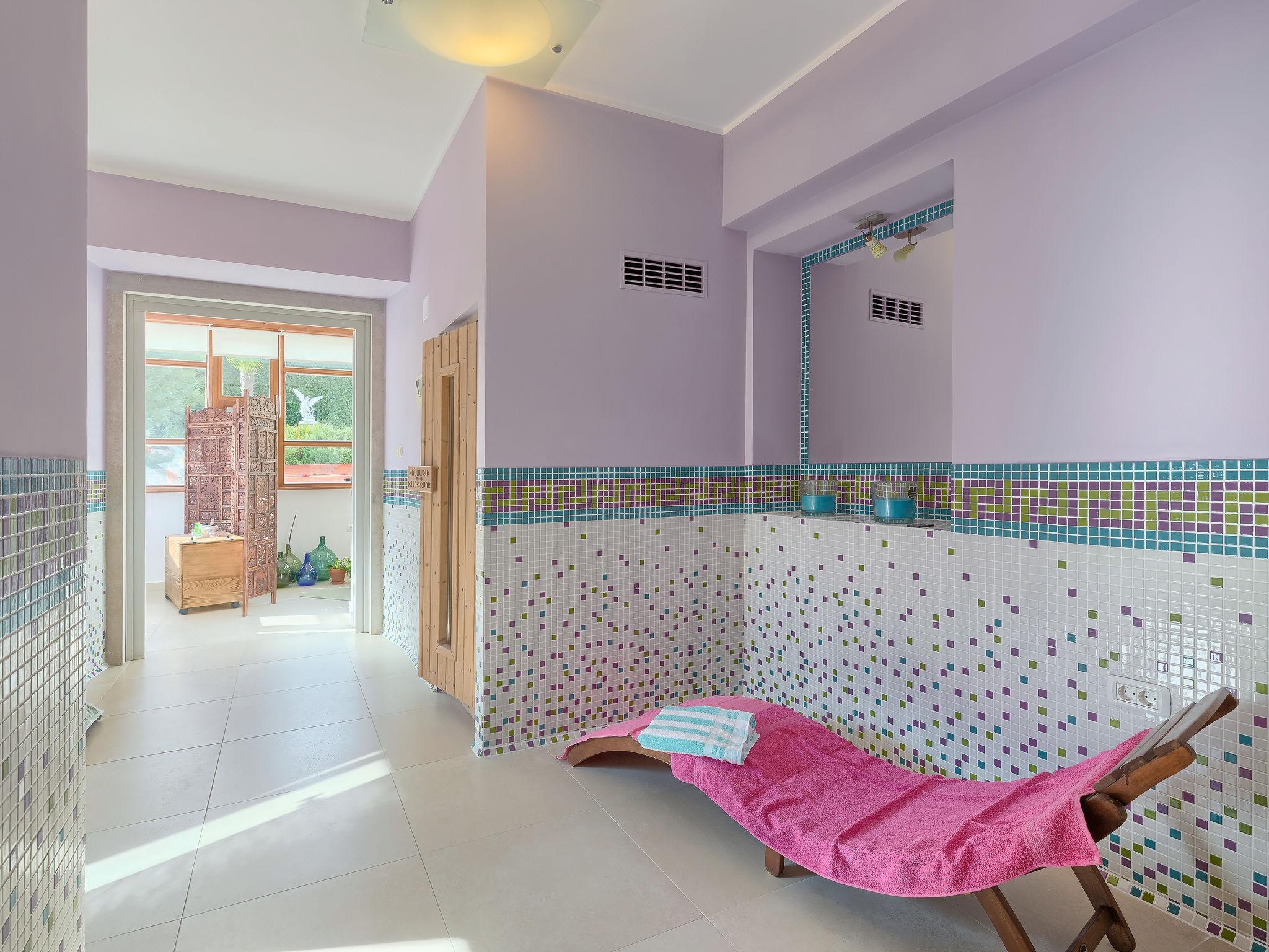 Foto 4 - Casa con 2 camere da letto a Marčana con piscina privata e vista mare
