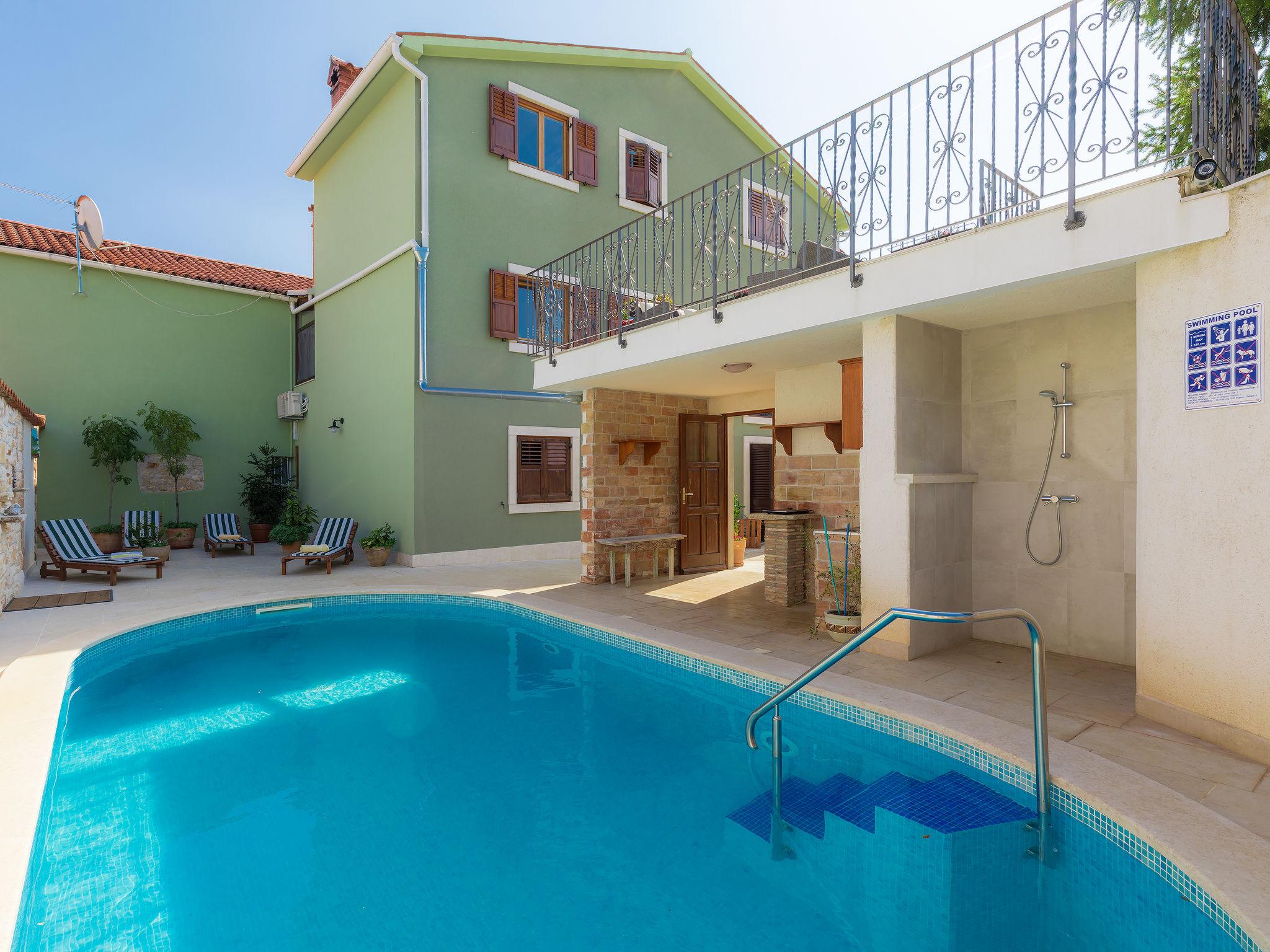 Foto 37 - Casa con 2 camere da letto a Marčana con piscina privata e vista mare