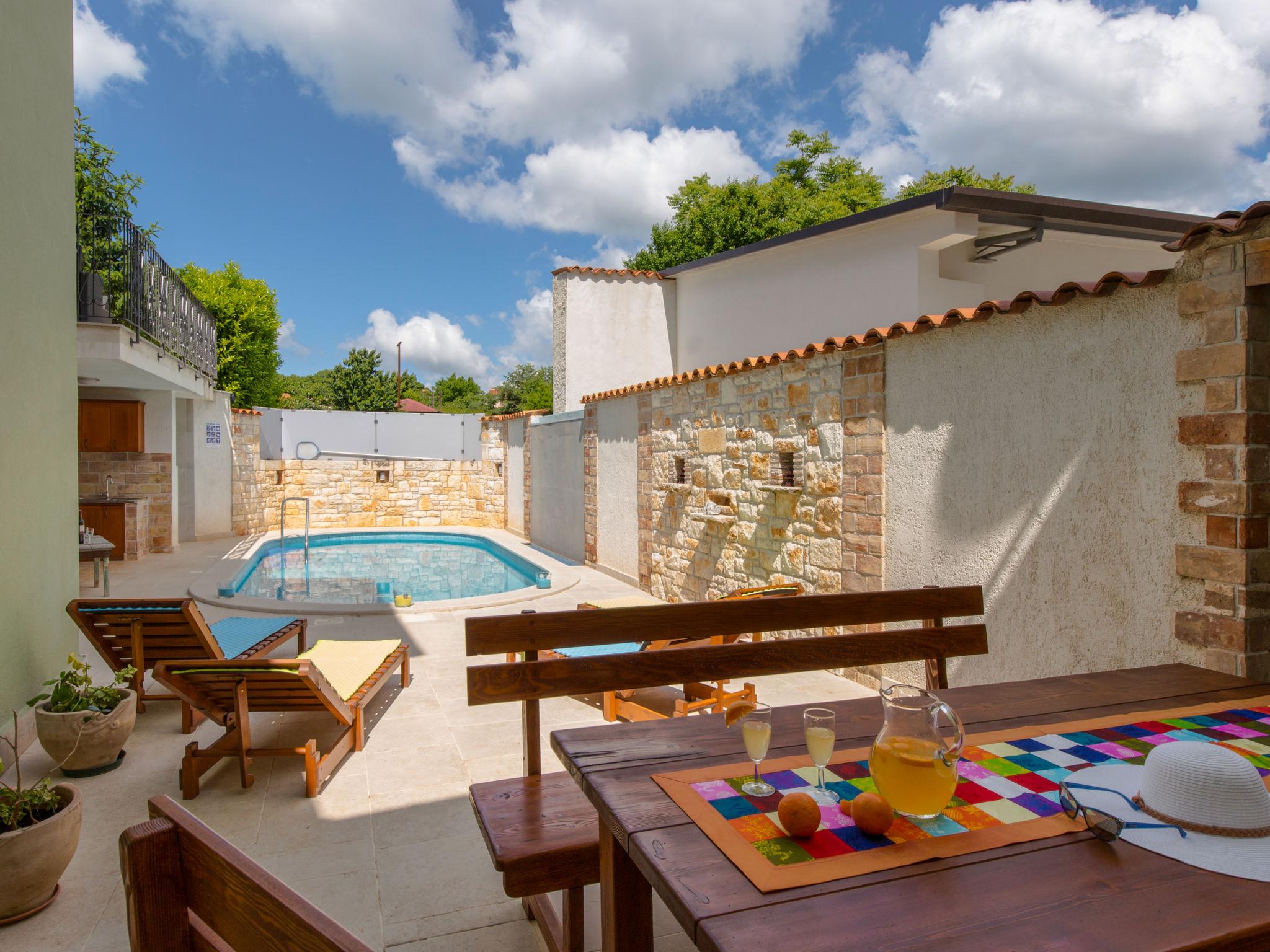 Photo 42 - Maison de 2 chambres à Marčana avec piscine privée et vues à la mer