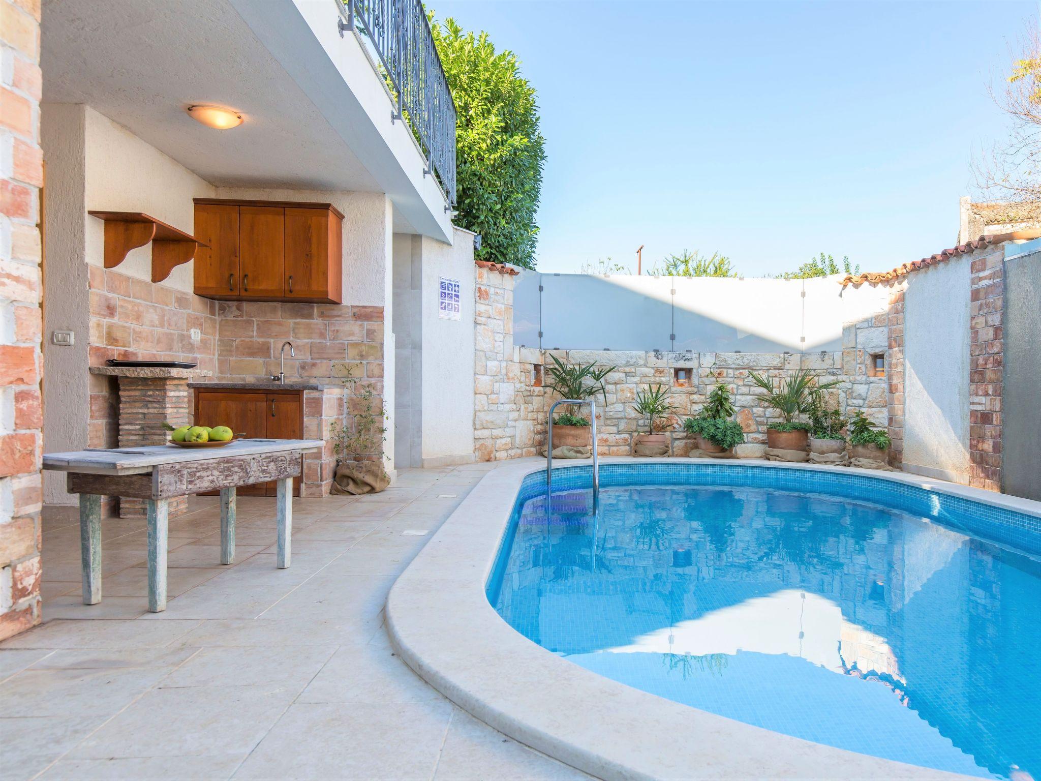 Foto 38 - Casa de 2 habitaciones en Marčana con piscina privada y vistas al mar