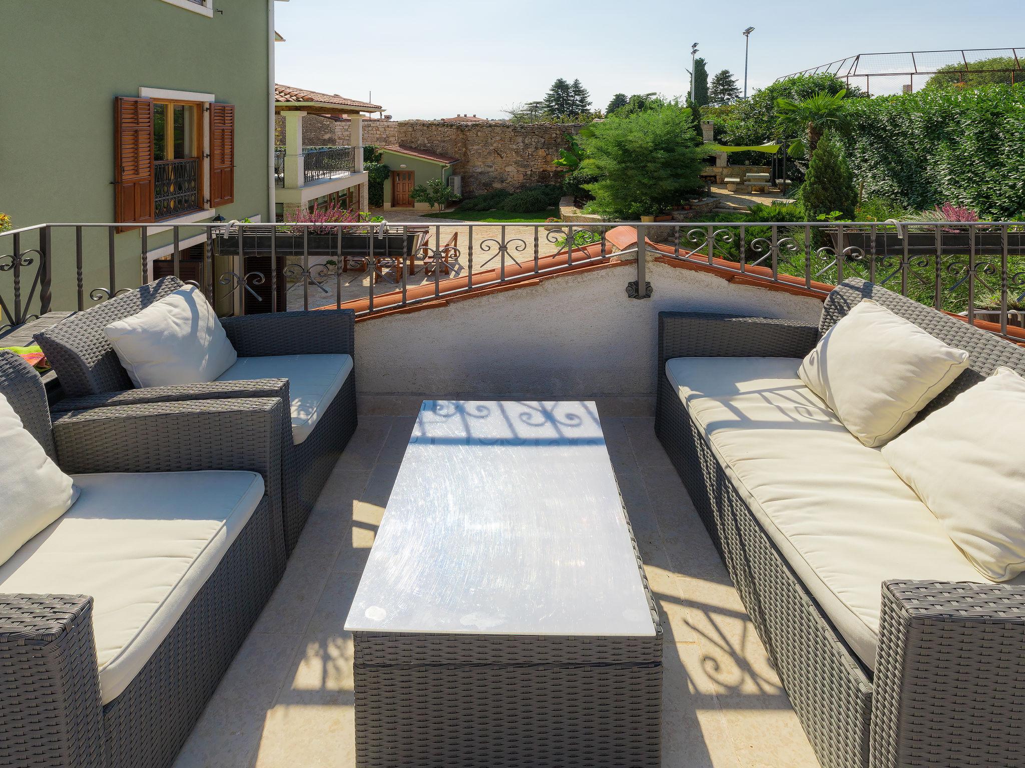Foto 41 - Casa con 2 camere da letto a Marčana con piscina privata e vista mare