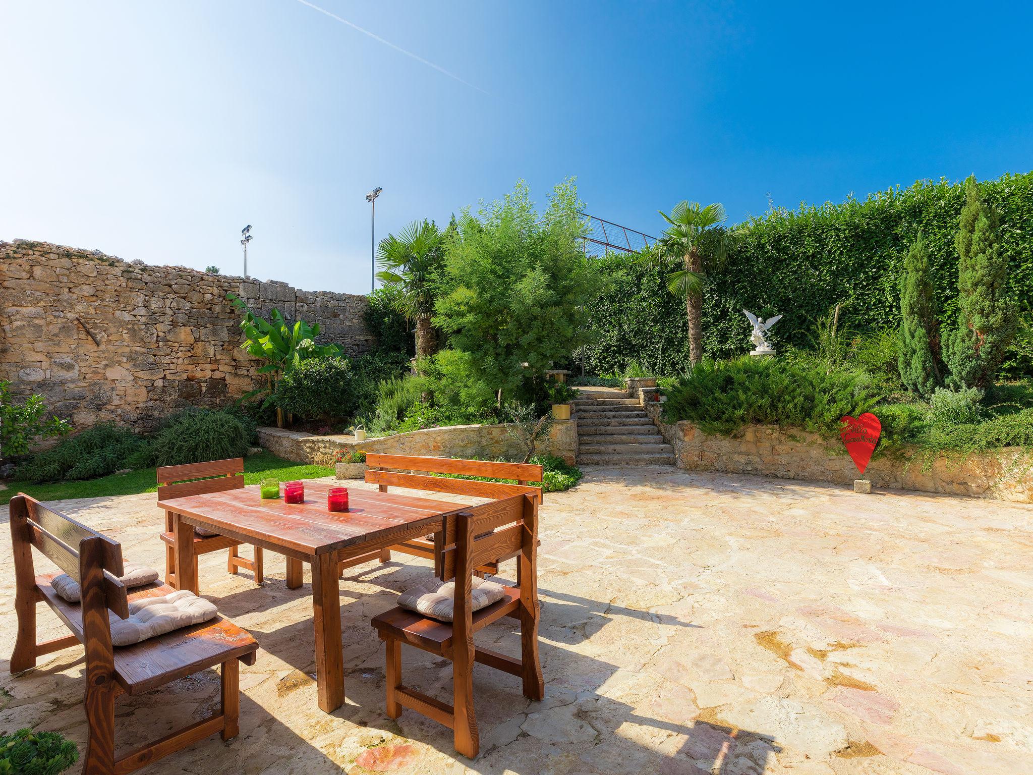 Photo 18 - Maison de 2 chambres à Marčana avec piscine privée et jardin