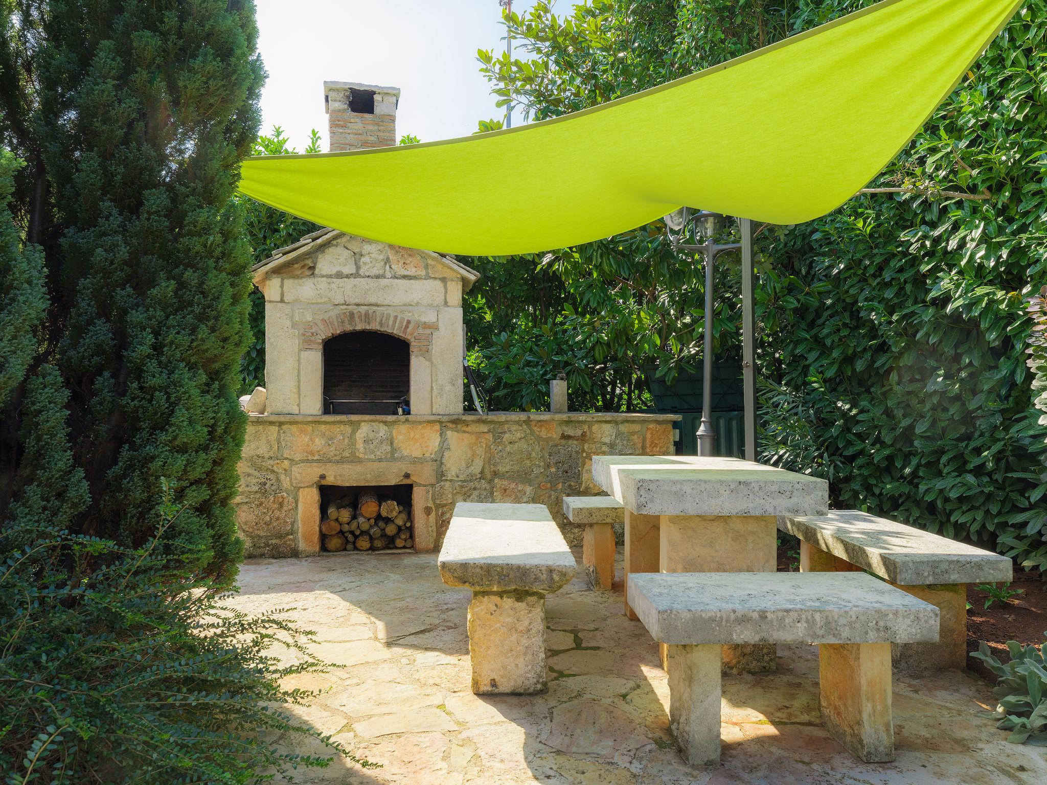 Photo 44 - Maison de 2 chambres à Marčana avec piscine privée et jardin