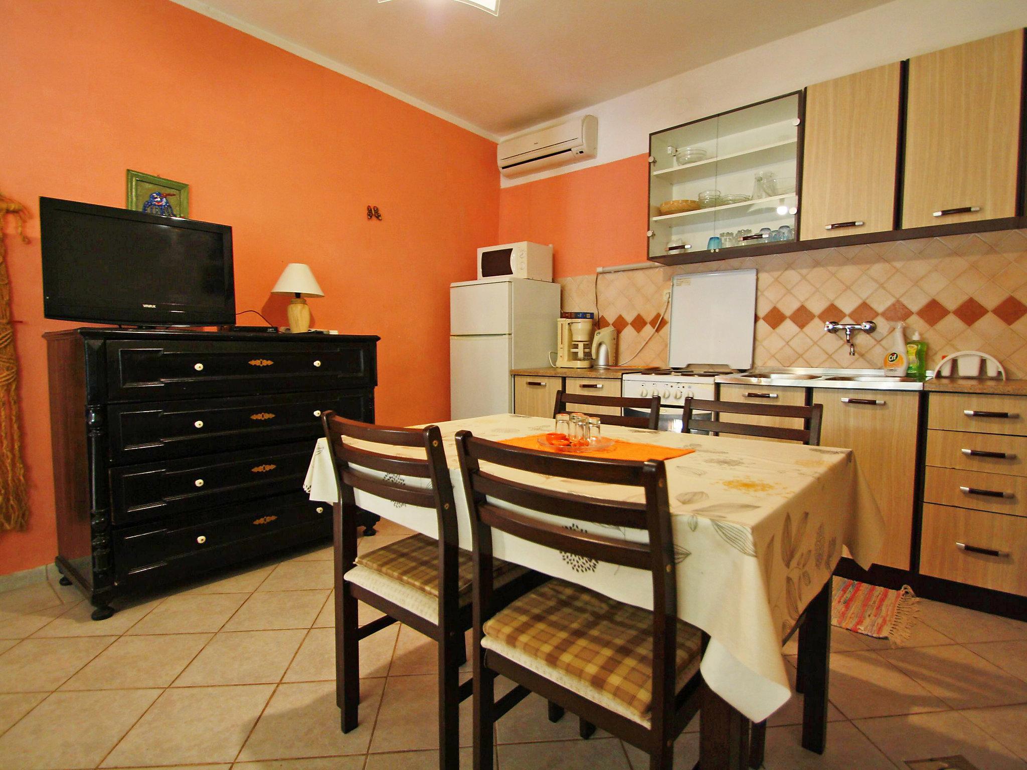 Foto 7 - Apartamento de 1 quarto em Blato com terraço