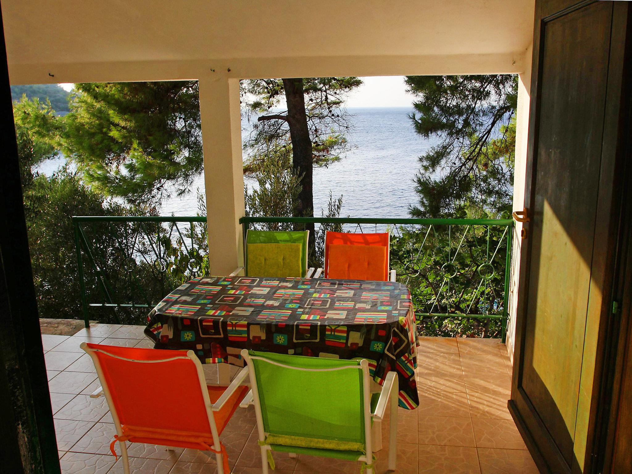 Foto 2 - Apartment mit 1 Schlafzimmer in Blato mit terrasse und blick aufs meer