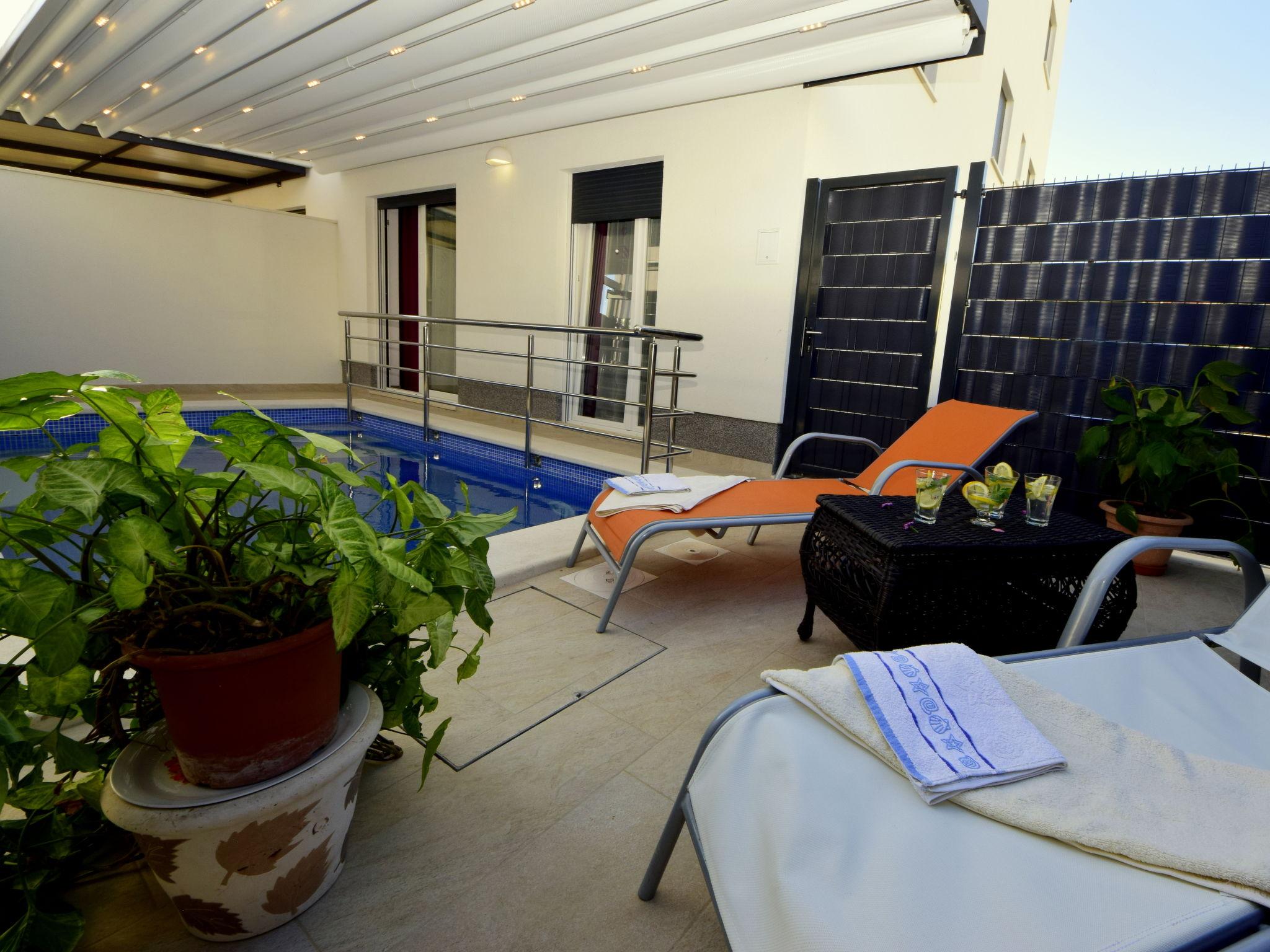 Foto 3 - Apartamento de 2 quartos em Trogir com piscina privada e terraço