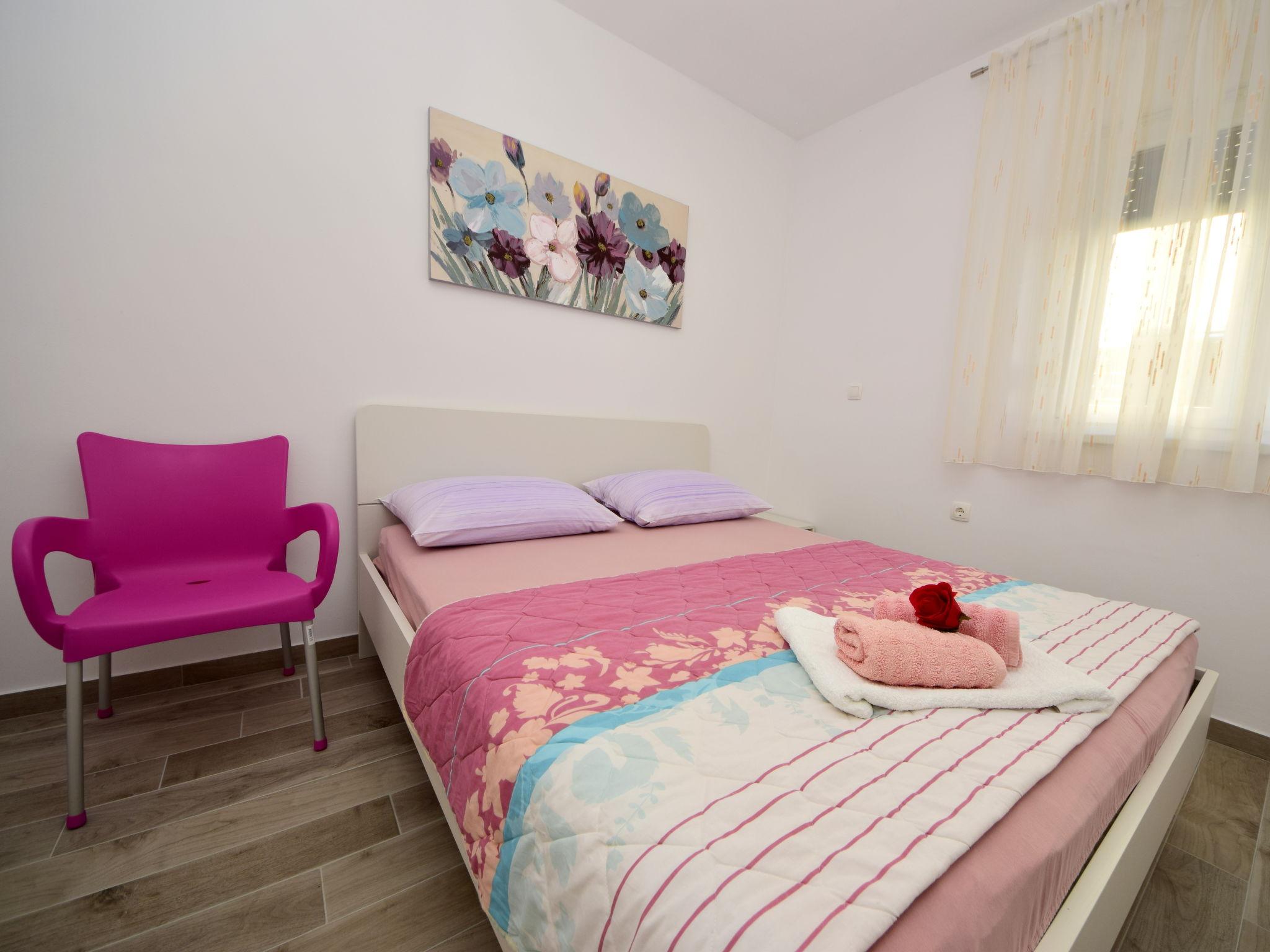 Foto 11 - Appartamento con 2 camere da letto a Trogir con piscina privata e vista mare