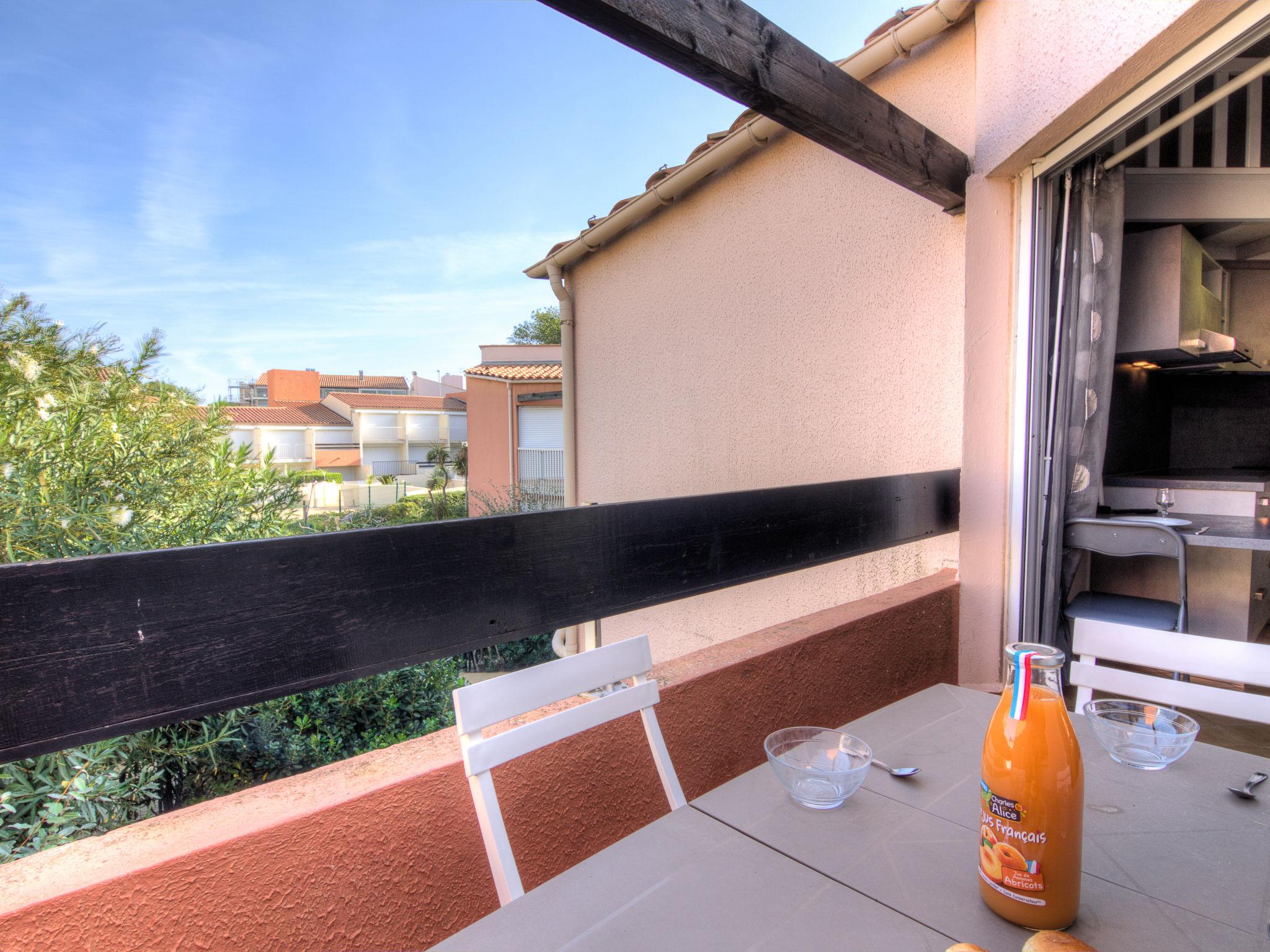 Photo 12 - 1 bedroom Apartment in Agde with swimming pool and terrace