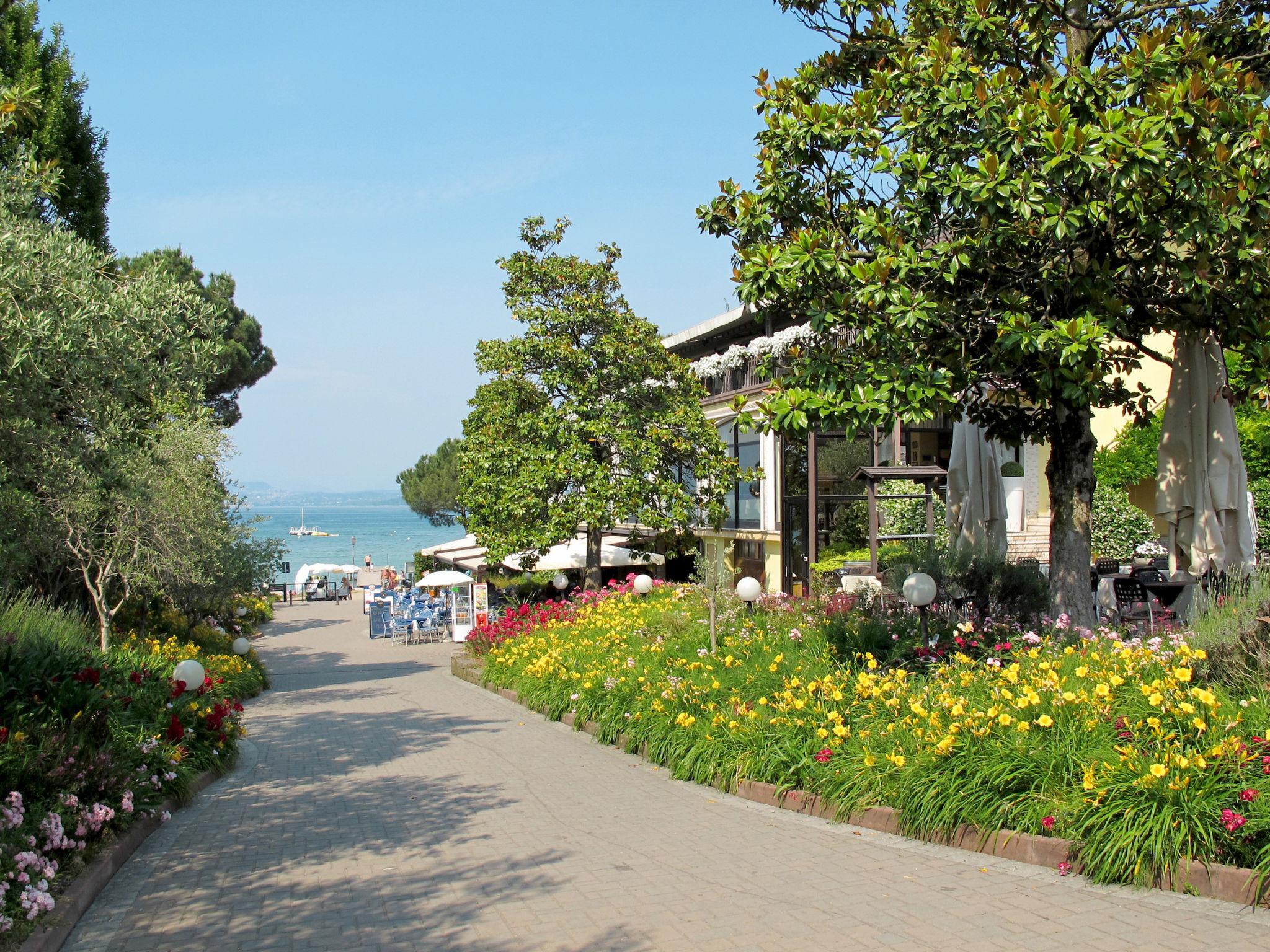 Foto 4 - Haus mit 3 Schlafzimmern in Peschiera del Garda mit schwimmbad und blick auf die berge