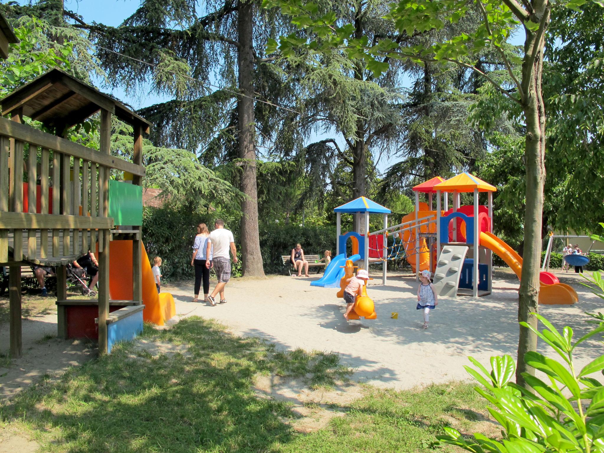 Foto 30 - Casa con 2 camere da letto a Peschiera del Garda con piscina e giardino