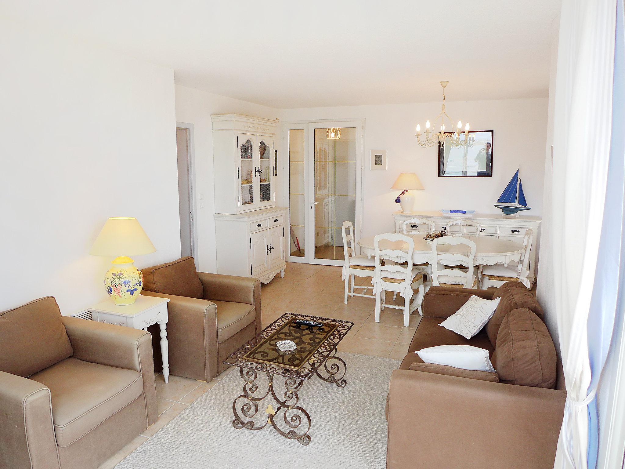 Photo 3 - 3 bedroom Apartment in Gruissan with swimming pool and terrace