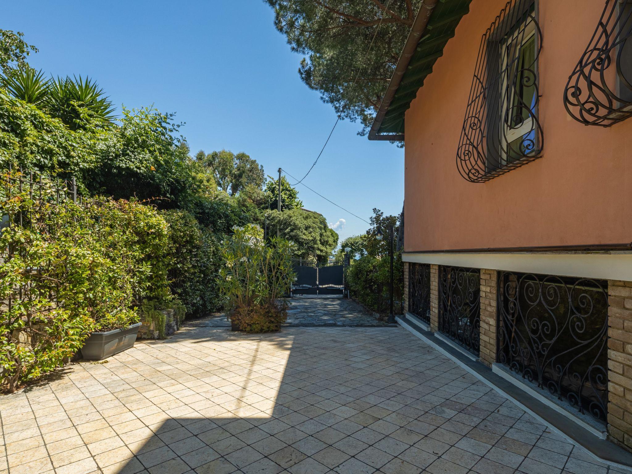 Foto 28 - Apartamento de 2 habitaciones en Rapallo con piscina y vistas al mar