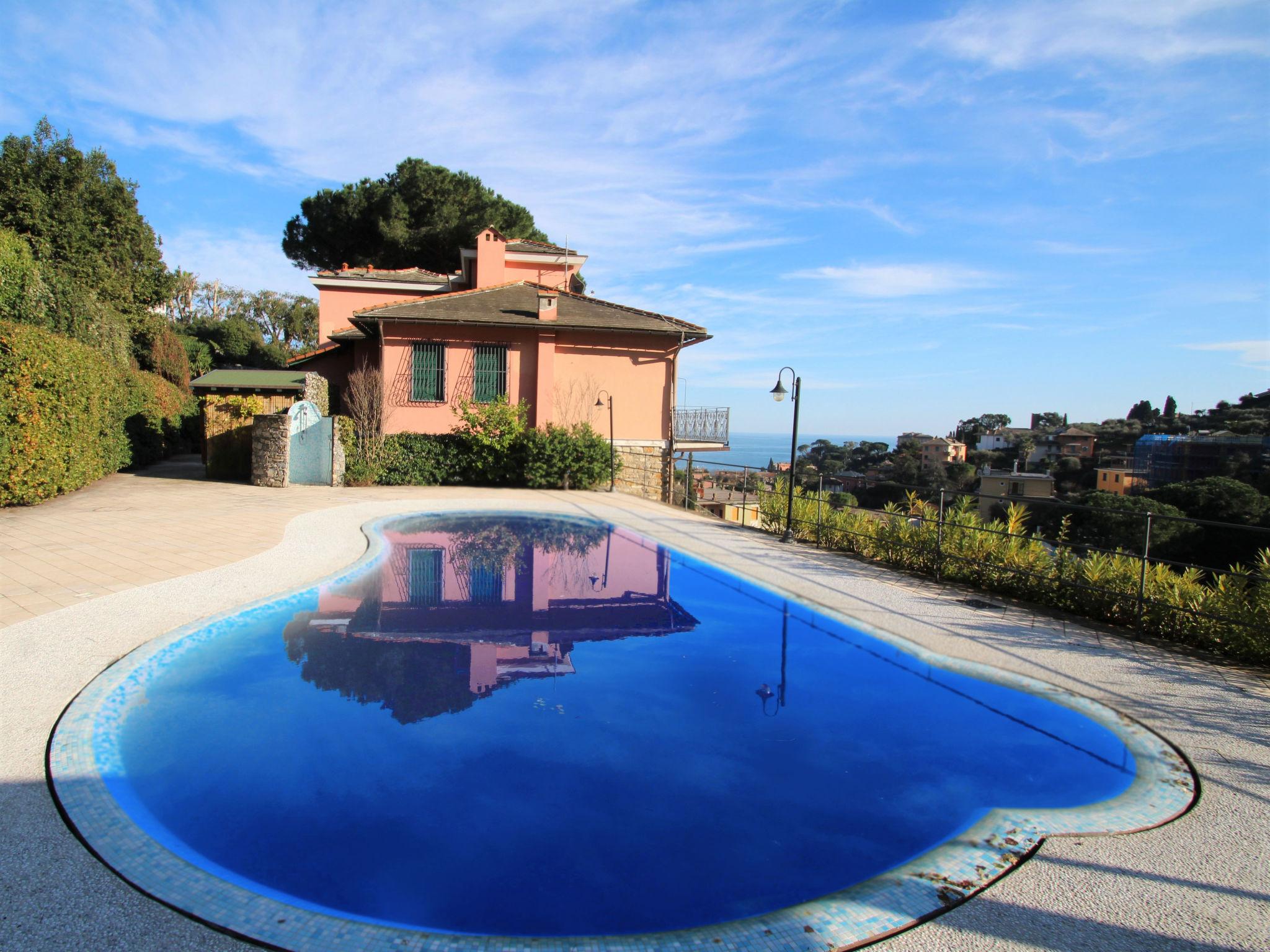 Foto 1 - Appartamento con 2 camere da letto a Rapallo con piscina e giardino