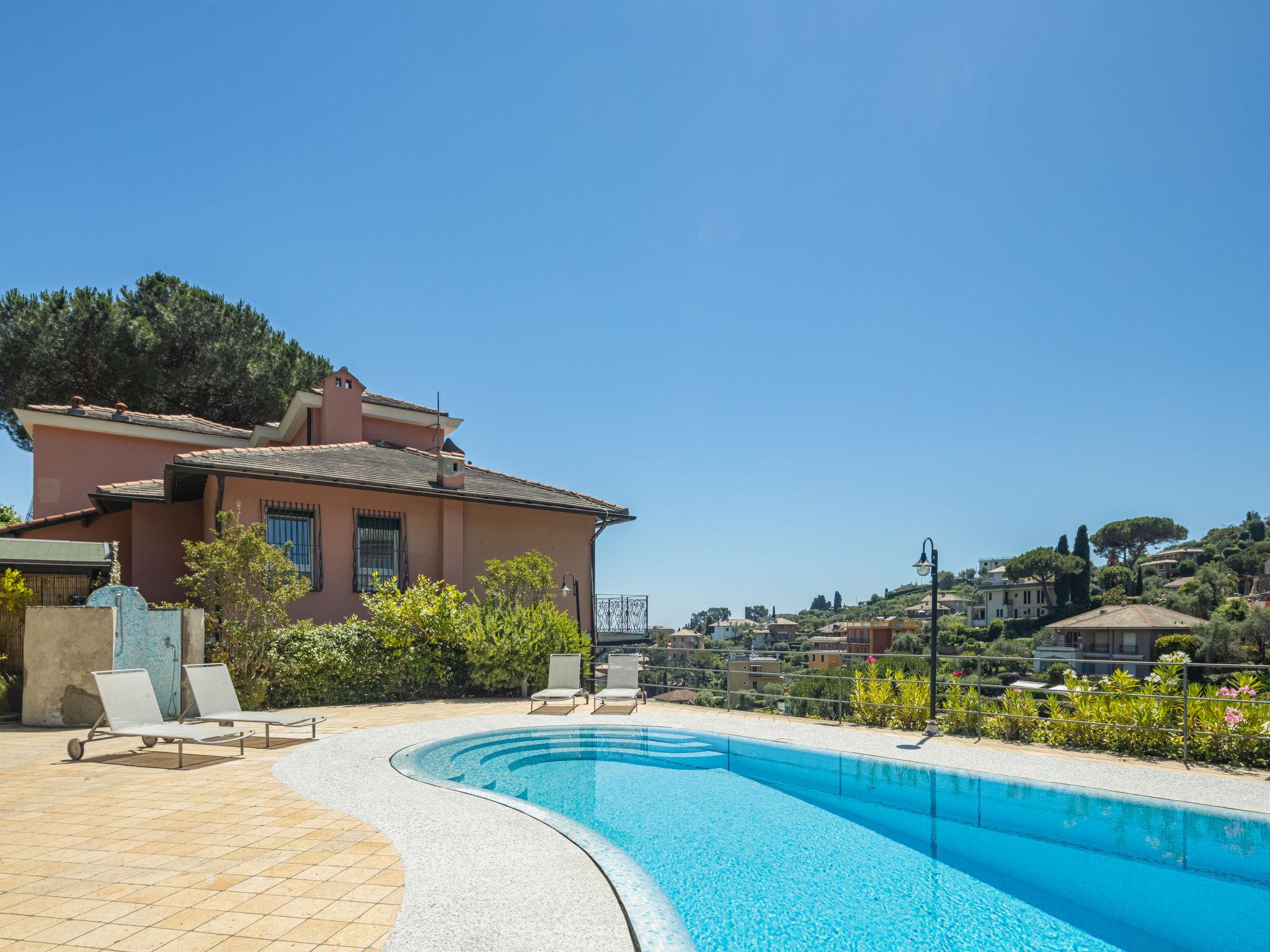 Foto 20 - Appartamento con 2 camere da letto a Rapallo con piscina e vista mare