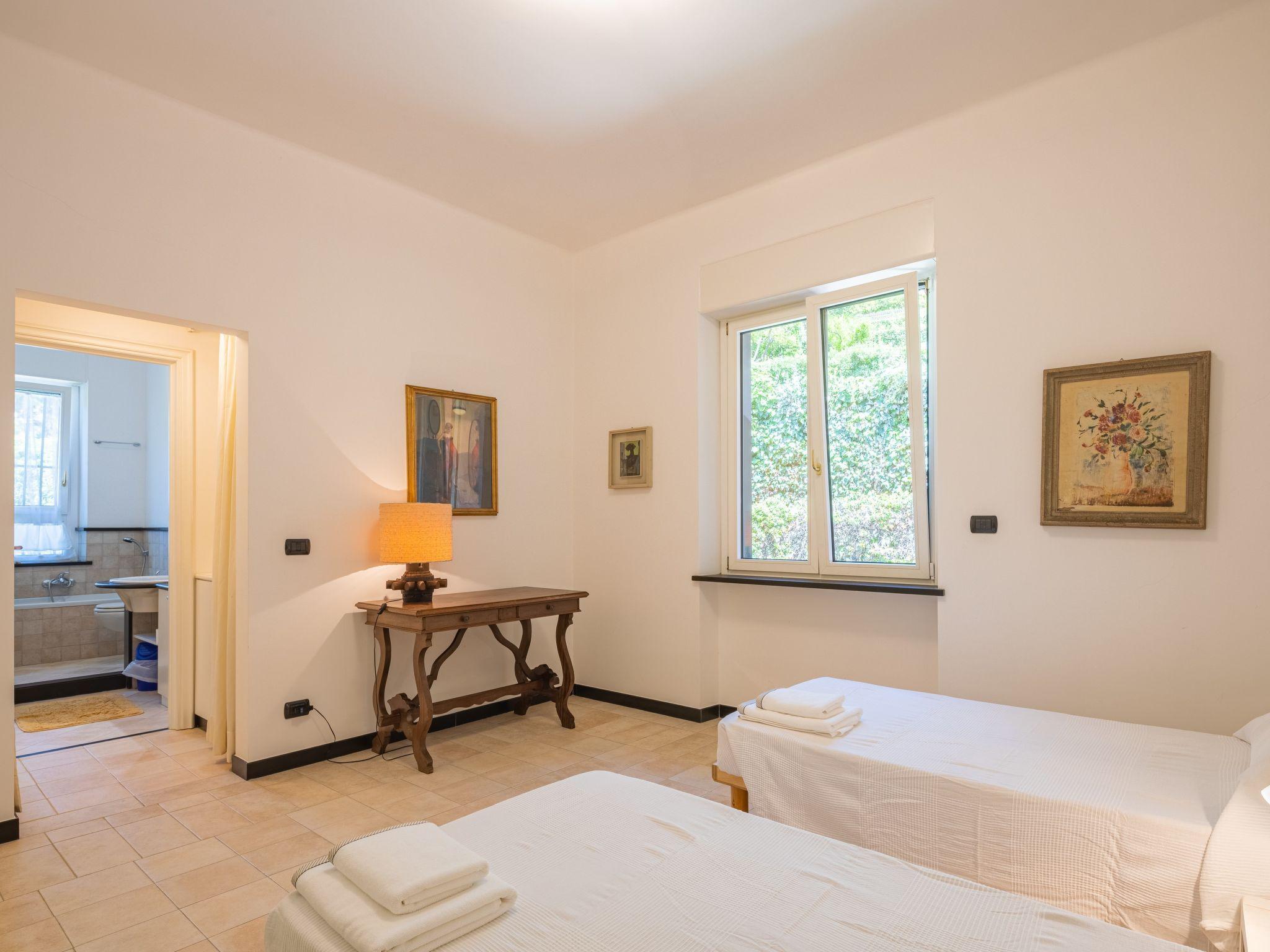 Foto 13 - Appartamento con 2 camere da letto a Rapallo con piscina e vista mare