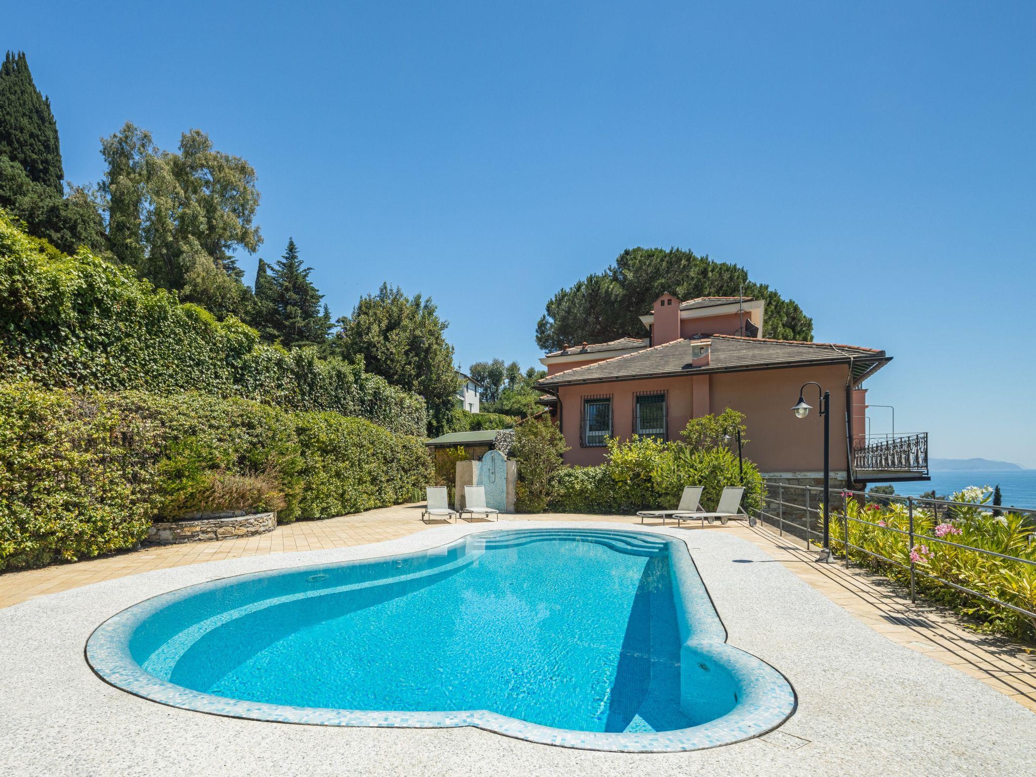 Photo 1 - Appartement de 2 chambres à Rapallo avec piscine et jardin