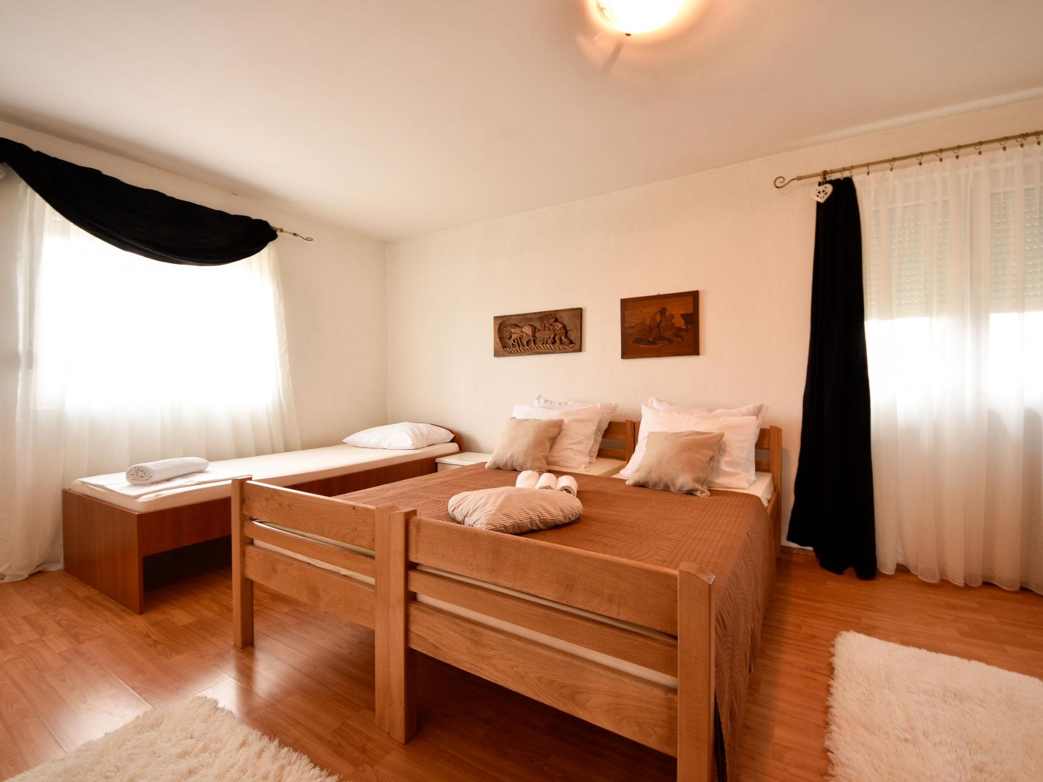 Foto 8 - Apartment mit 2 Schlafzimmern in Obrovac mit terrasse und blick aufs meer