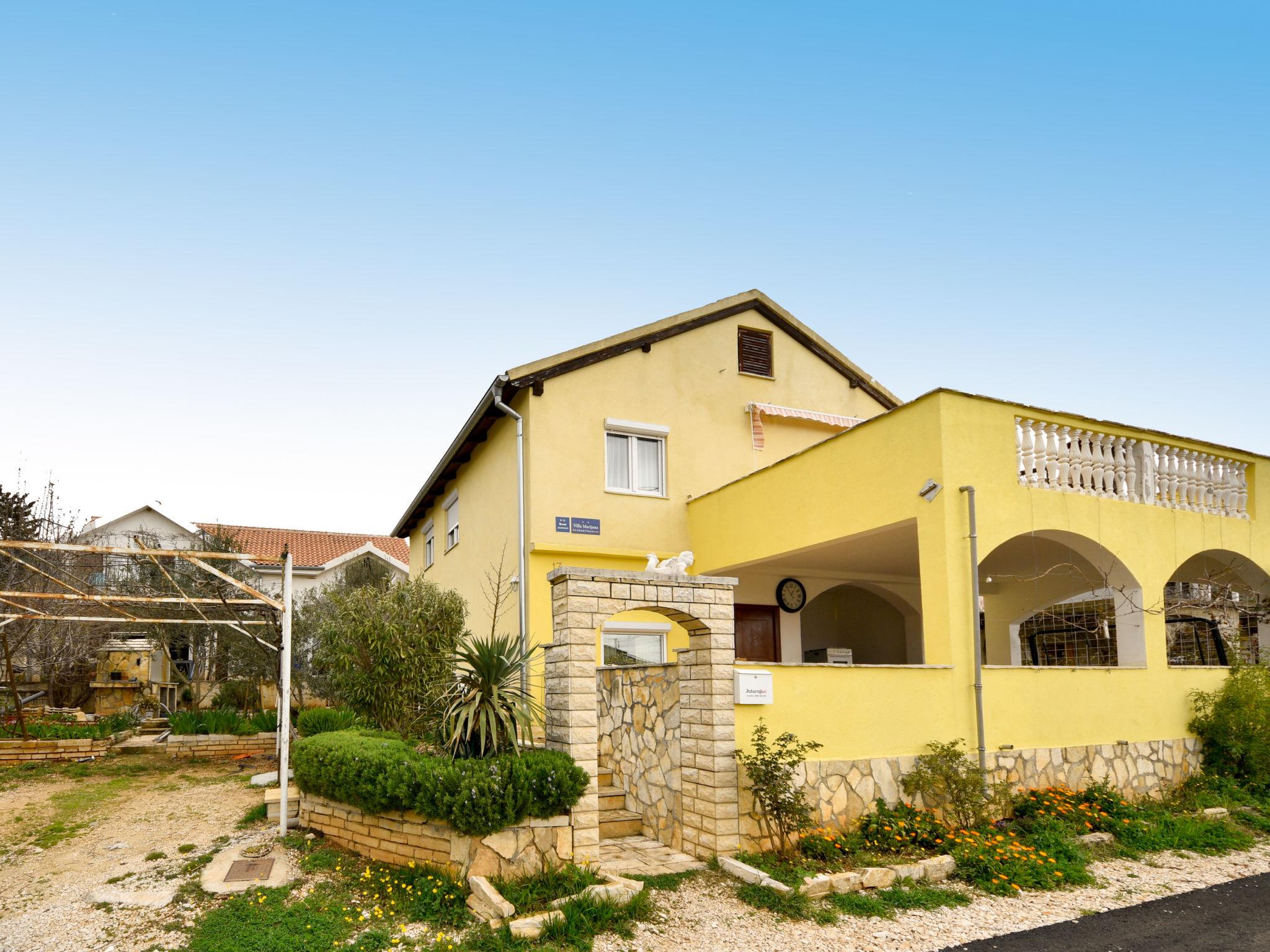 Foto 14 - Apartamento de 2 habitaciones en Obrovac con terraza y vistas al mar