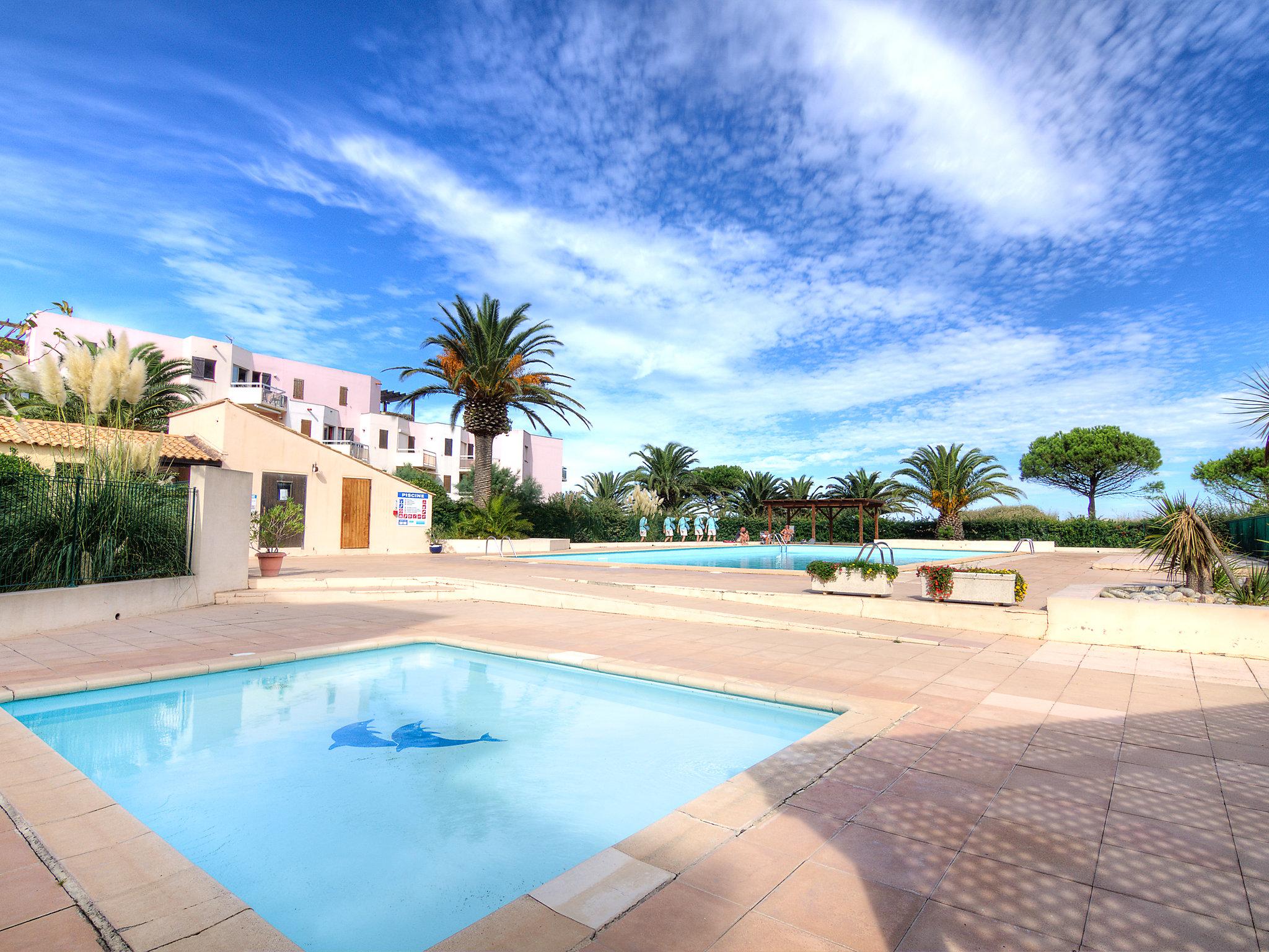 Foto 6 - Apartamento de 1 quarto em Saint-Cyprien com piscina e vistas do mar