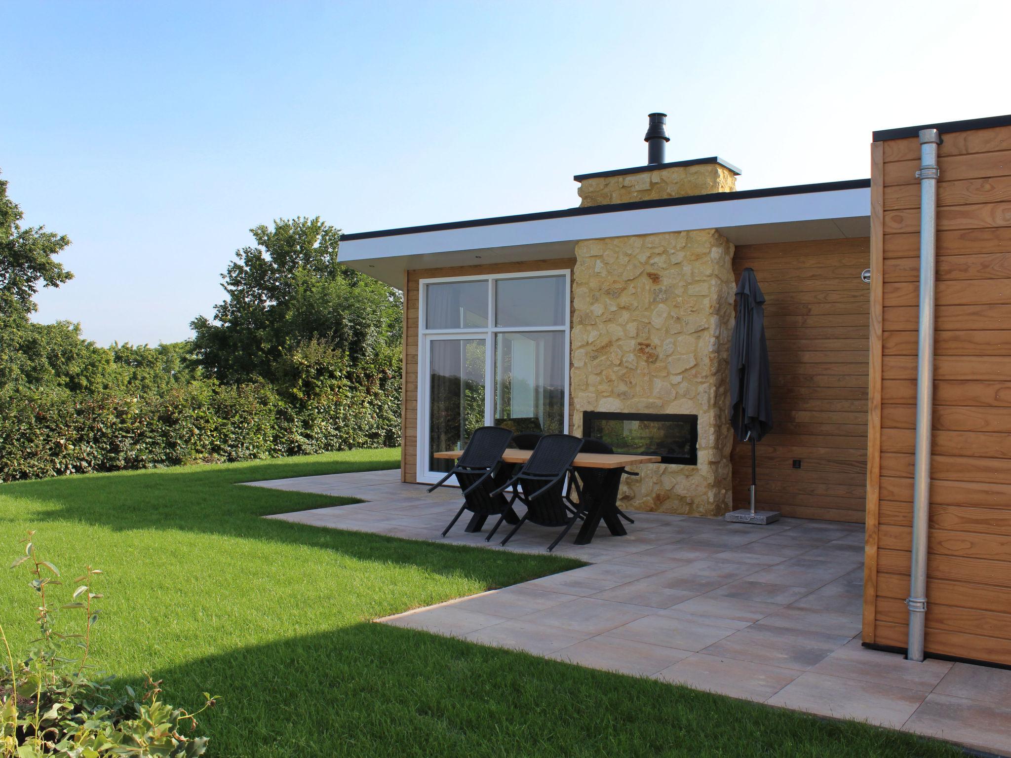 Photo 1 - Maison de 2 chambres à Bemelen avec piscine et jardin