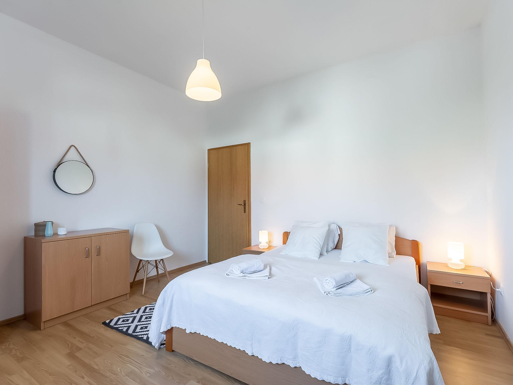 Foto 21 - Appartamento con 2 camere da letto a Sutivan con piscina e vista mare