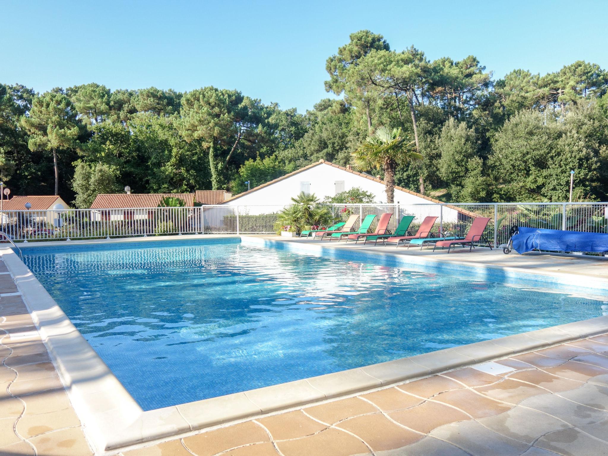 Foto 1 - Casa de 1 habitación en Les Mathes con piscina y vistas al mar