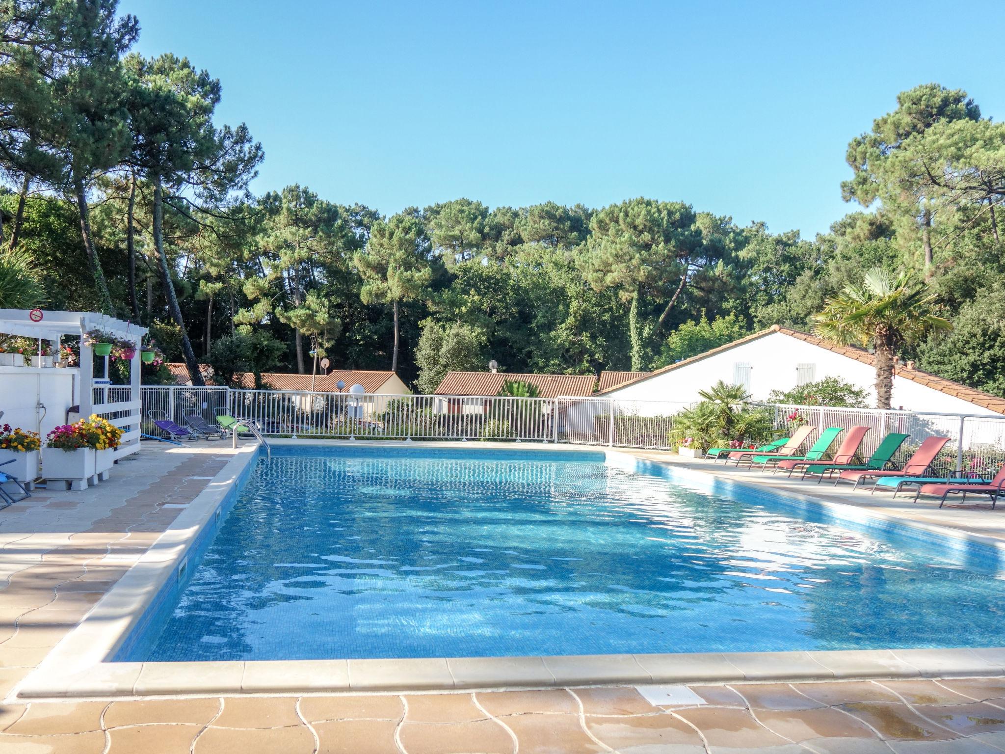 Foto 1 - Casa con 1 camera da letto a Les Mathes con piscina e vista mare